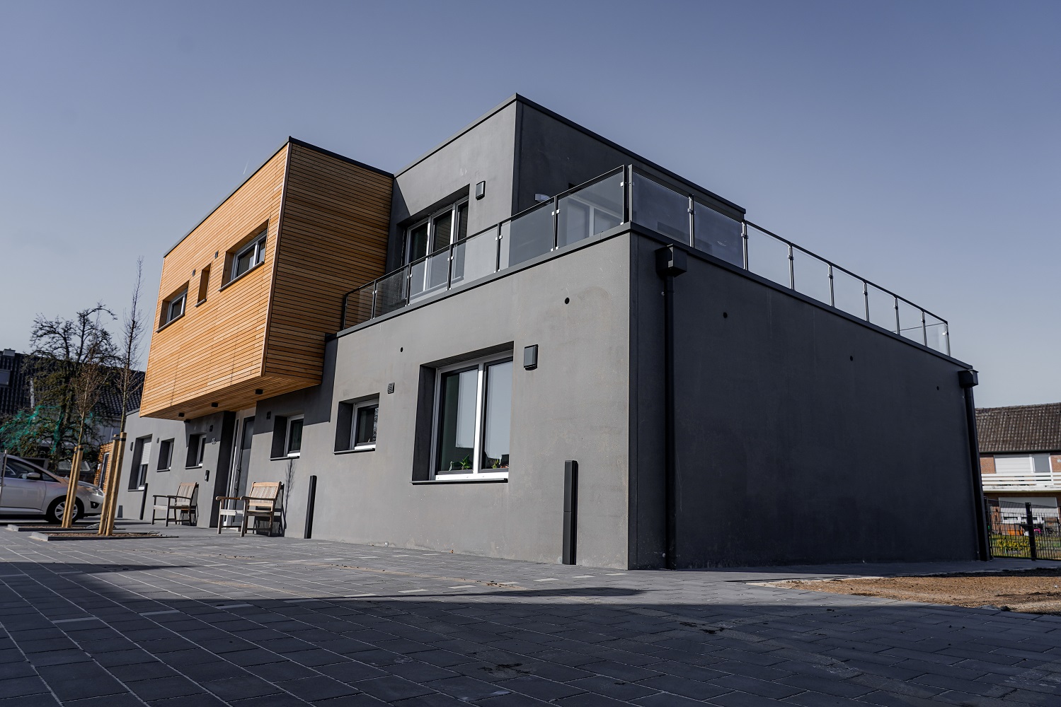 The 3-family house build with prefab elements of 100% recycled natural mineral substitutes in use.