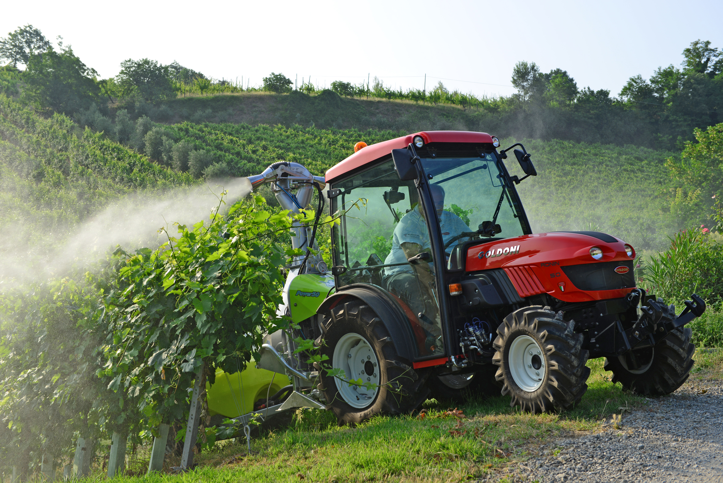 Vineyards and orchards, the natural habitat of the Goldoni tractor