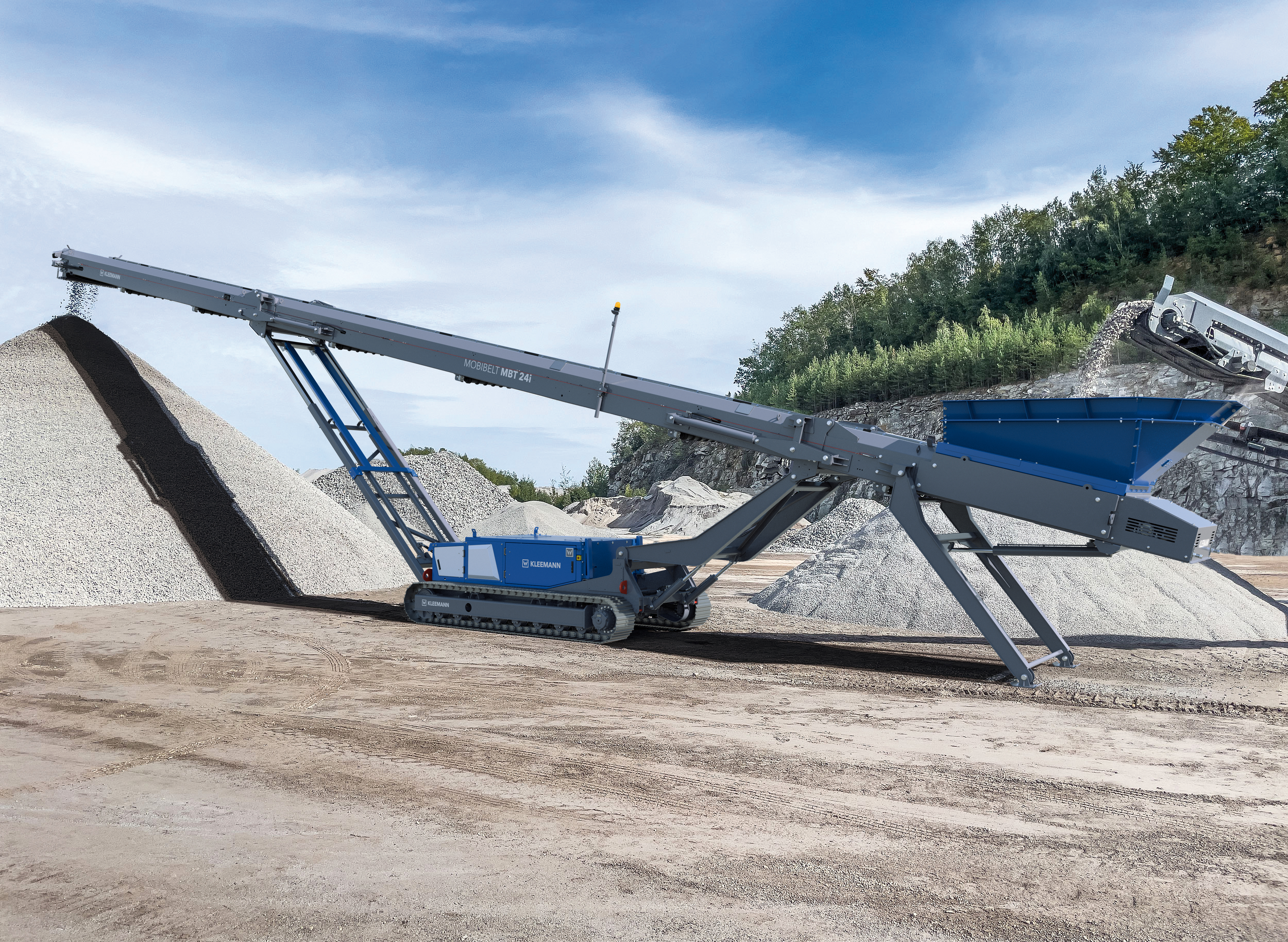 The mobile stackers MOBIBELT MBT 20(i) and MBT 24(i) from Kleemann make large stockpiles and improved work site logistics possible.