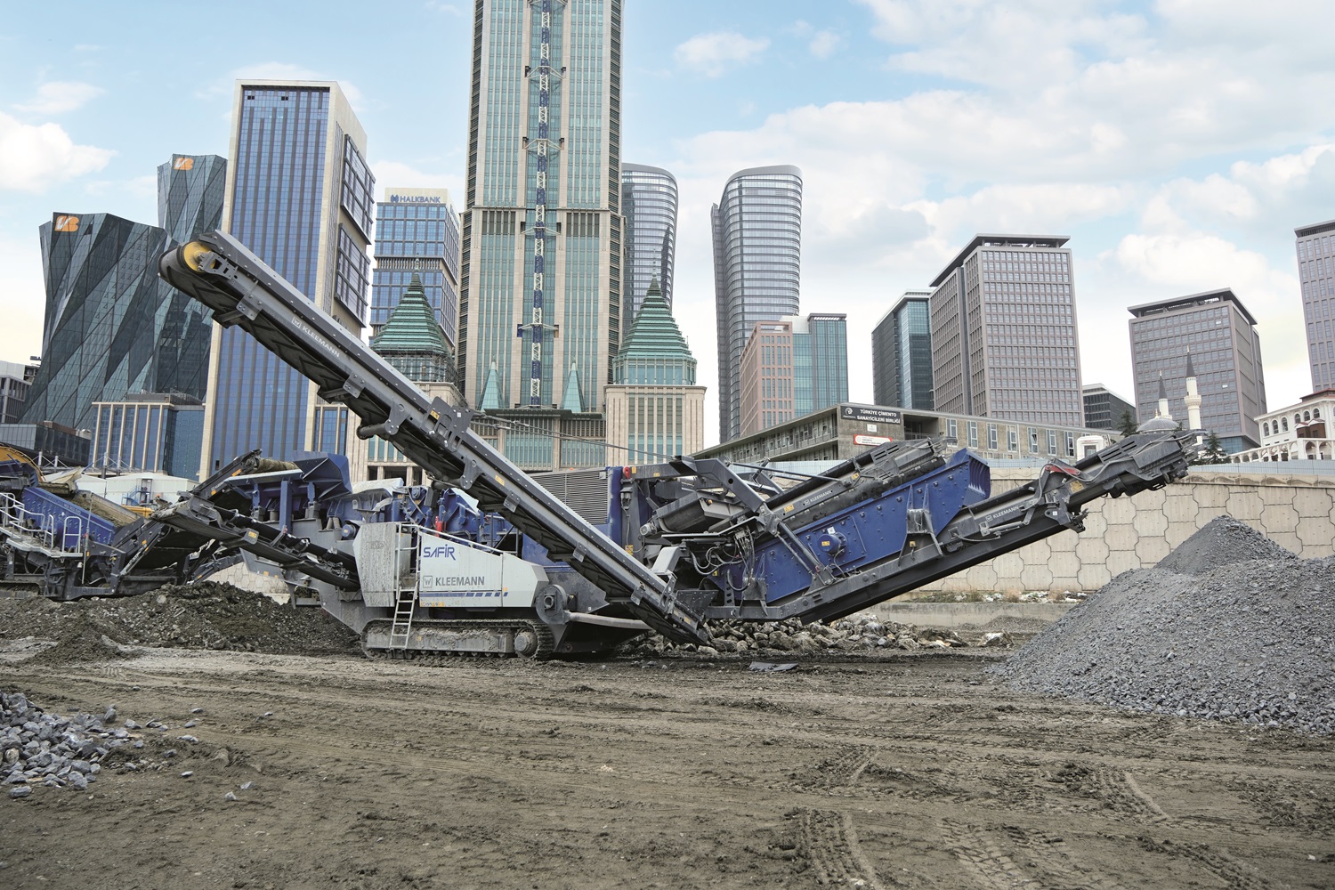 Kleemann crushing and screening plants in the Istanbul Financial Centre.