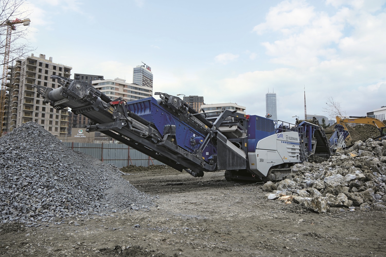 The MOBIREX MR 130i EVO2 excels with outstanding performance and top product quality.