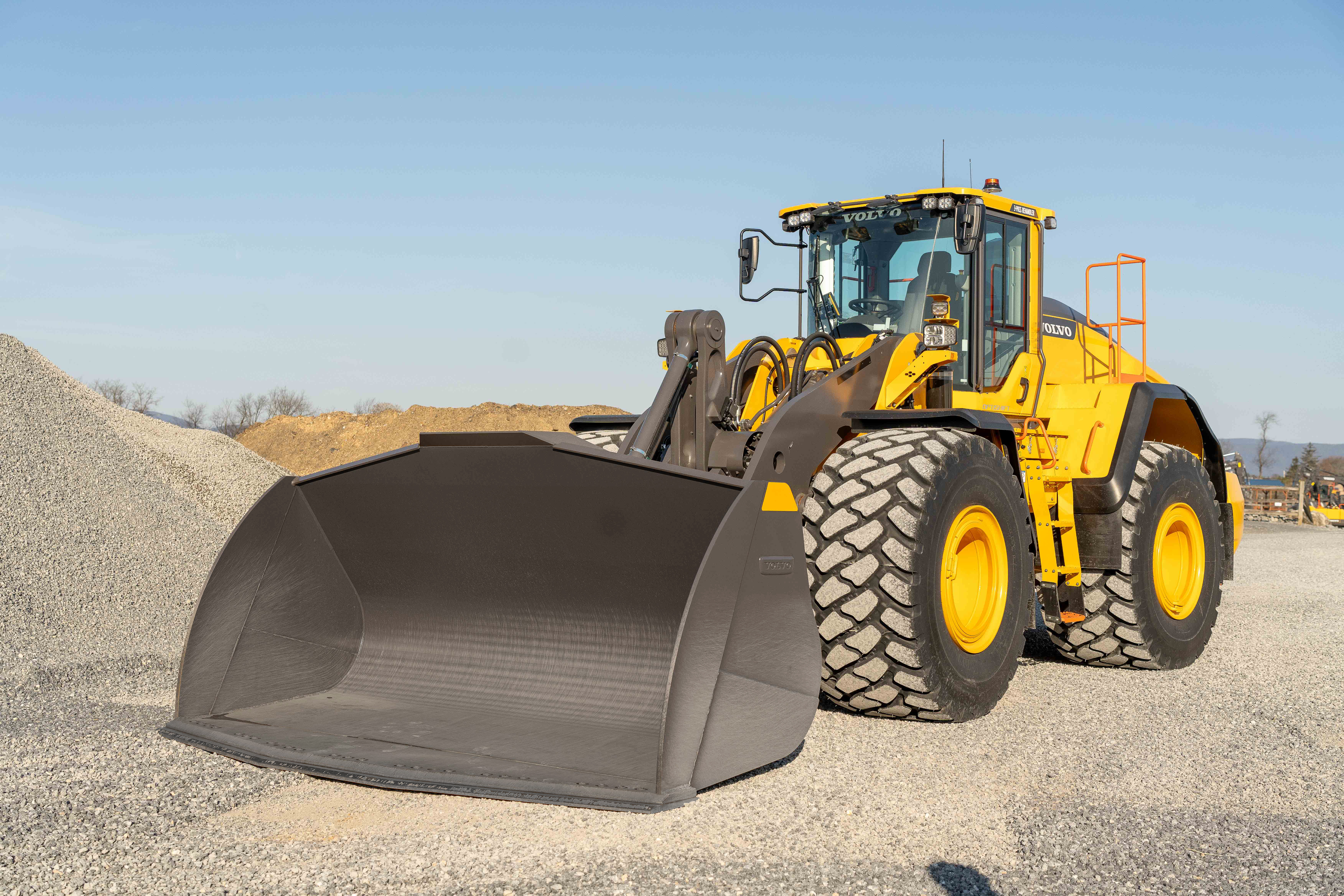 Volvo L180 3-Pass Rehandler