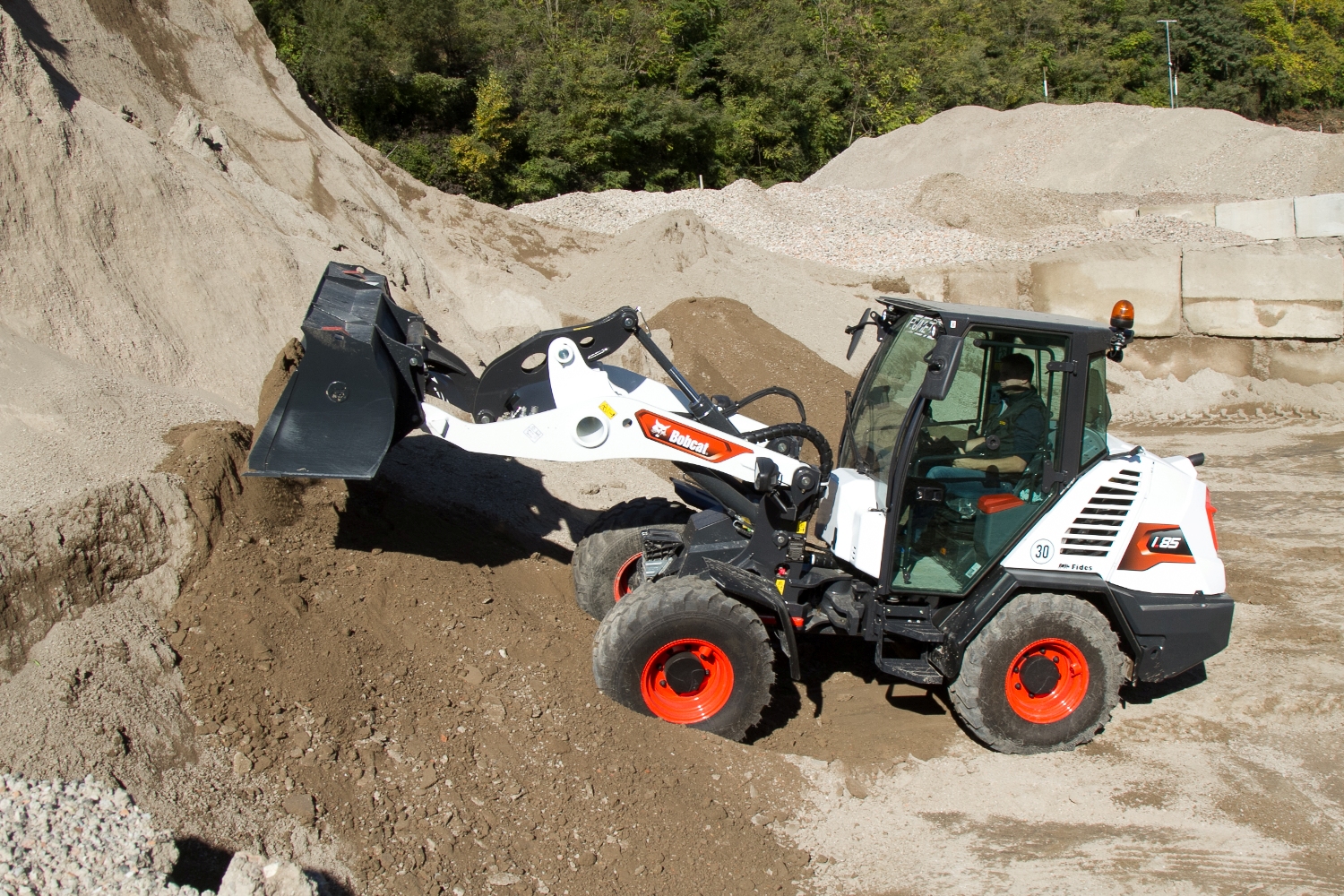 First Bobcat L85 Compact Wheel Loader Sold in Italy <br> Image source: Doosan Bobcat EMEA