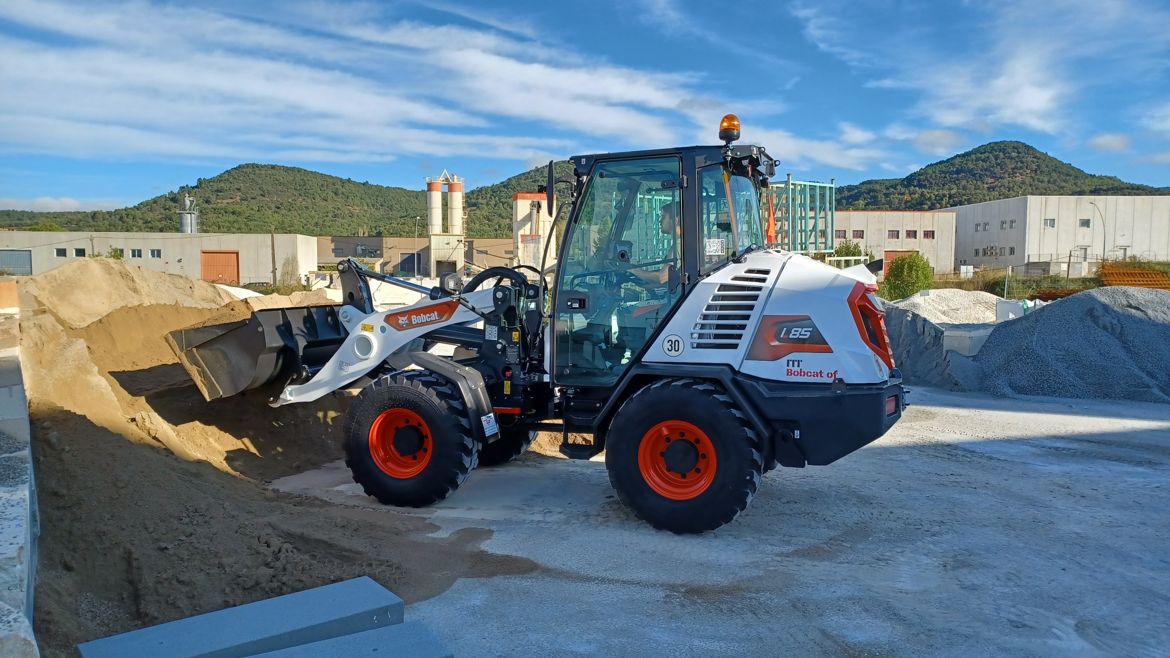 New Bobcat L85 Wheel Loader <br> Image source: Doosan Bobcat EMEA