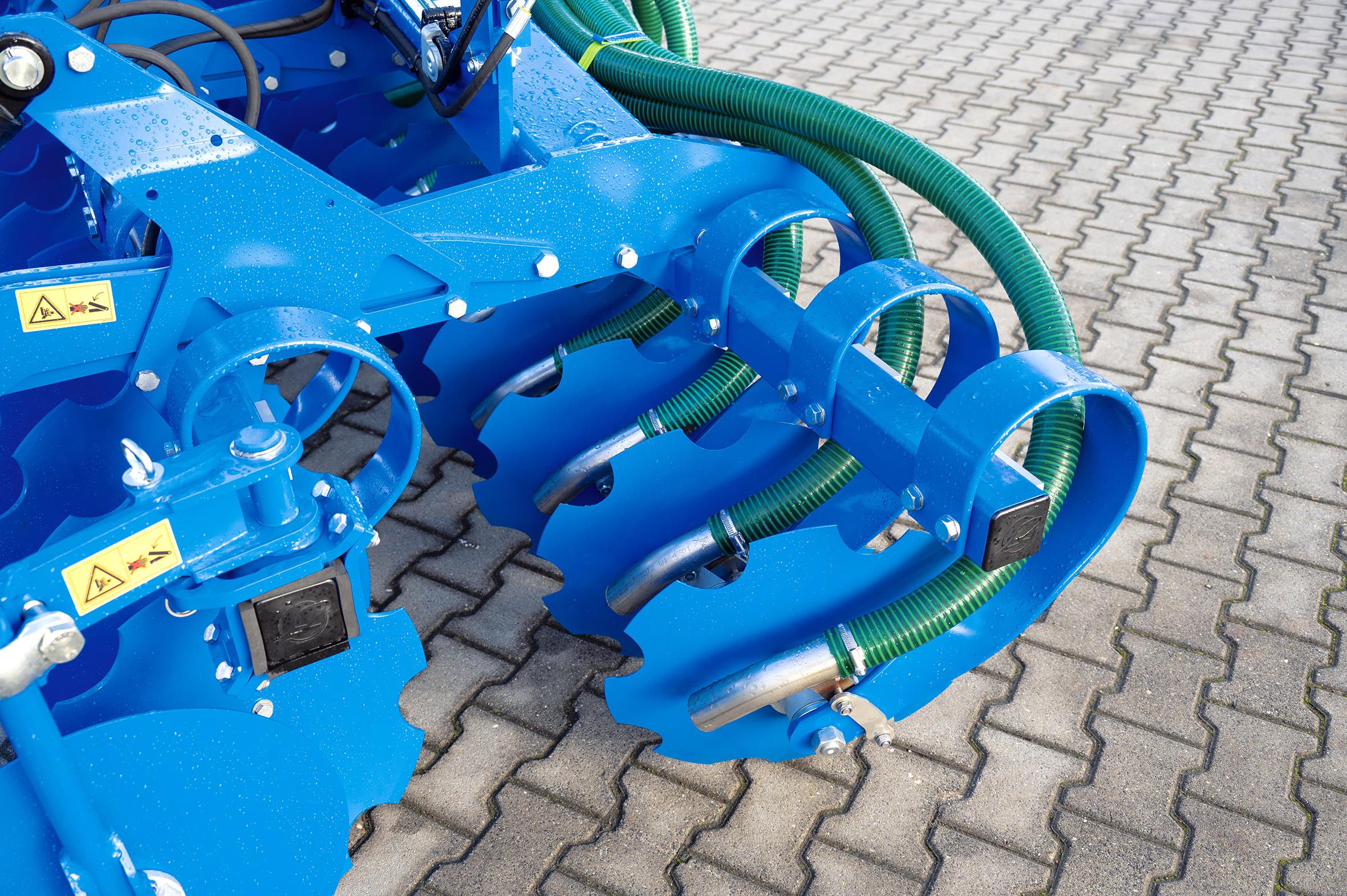 LEMKEN Heliodor with DosiMat precision slurry spreader <br> Image source: LEMKEN GmbH & Co. KG