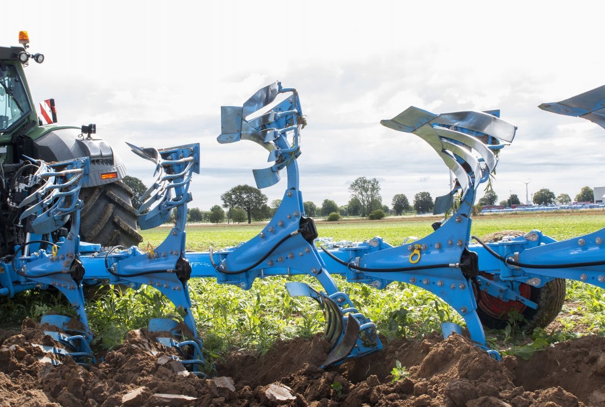  The new overload protection OptiStone at the LEMKEN Juwel 10 