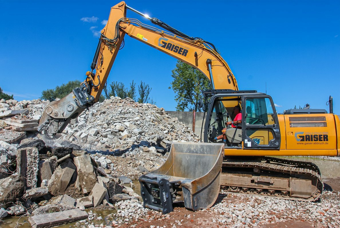 The Lehnhoff SQ70/55 was developed for the tough use of the 18 – 32 tonne excavator class.