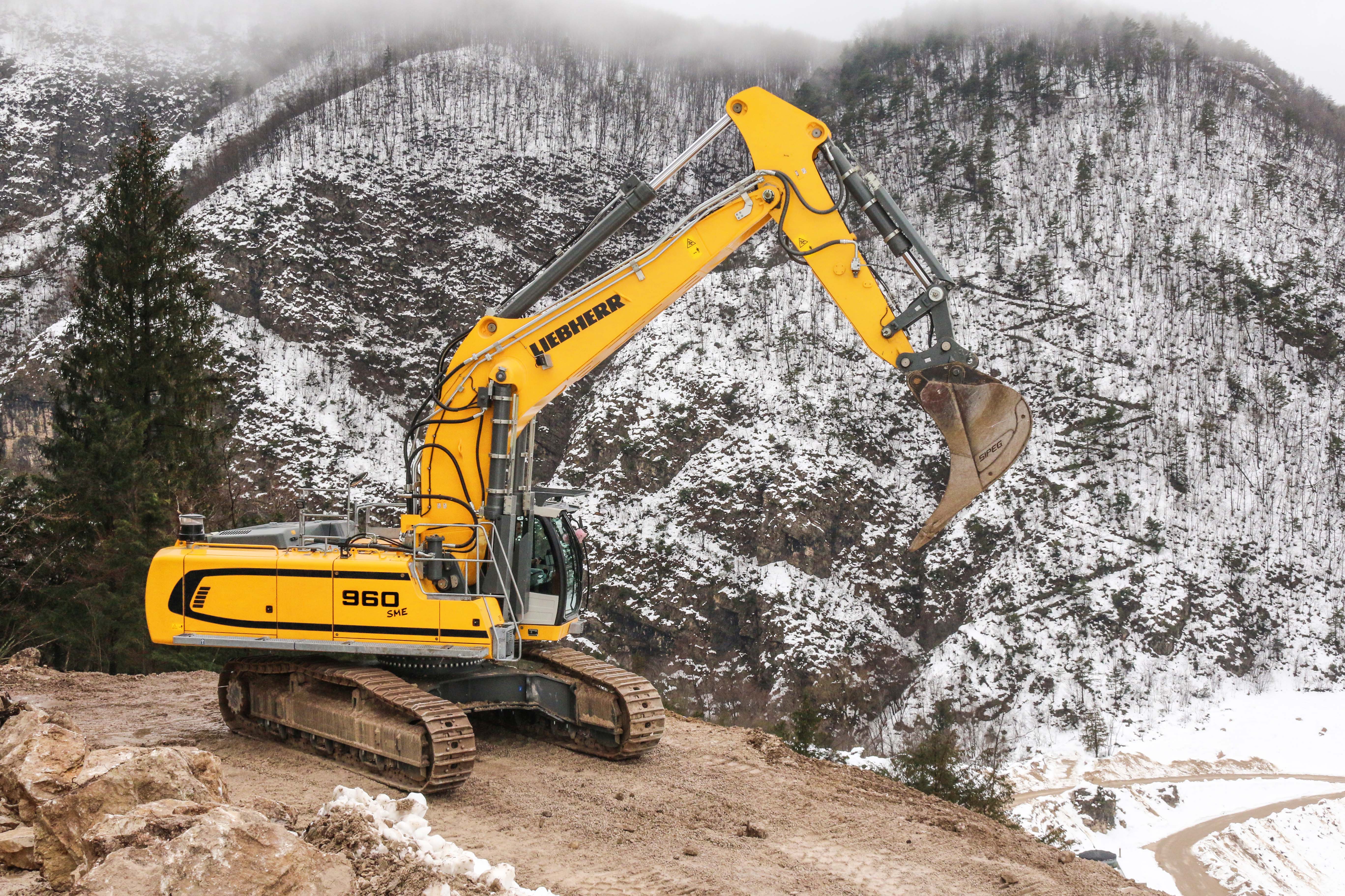 The R 960 SME crawler excavator achieves the highest breakout forces on the market.