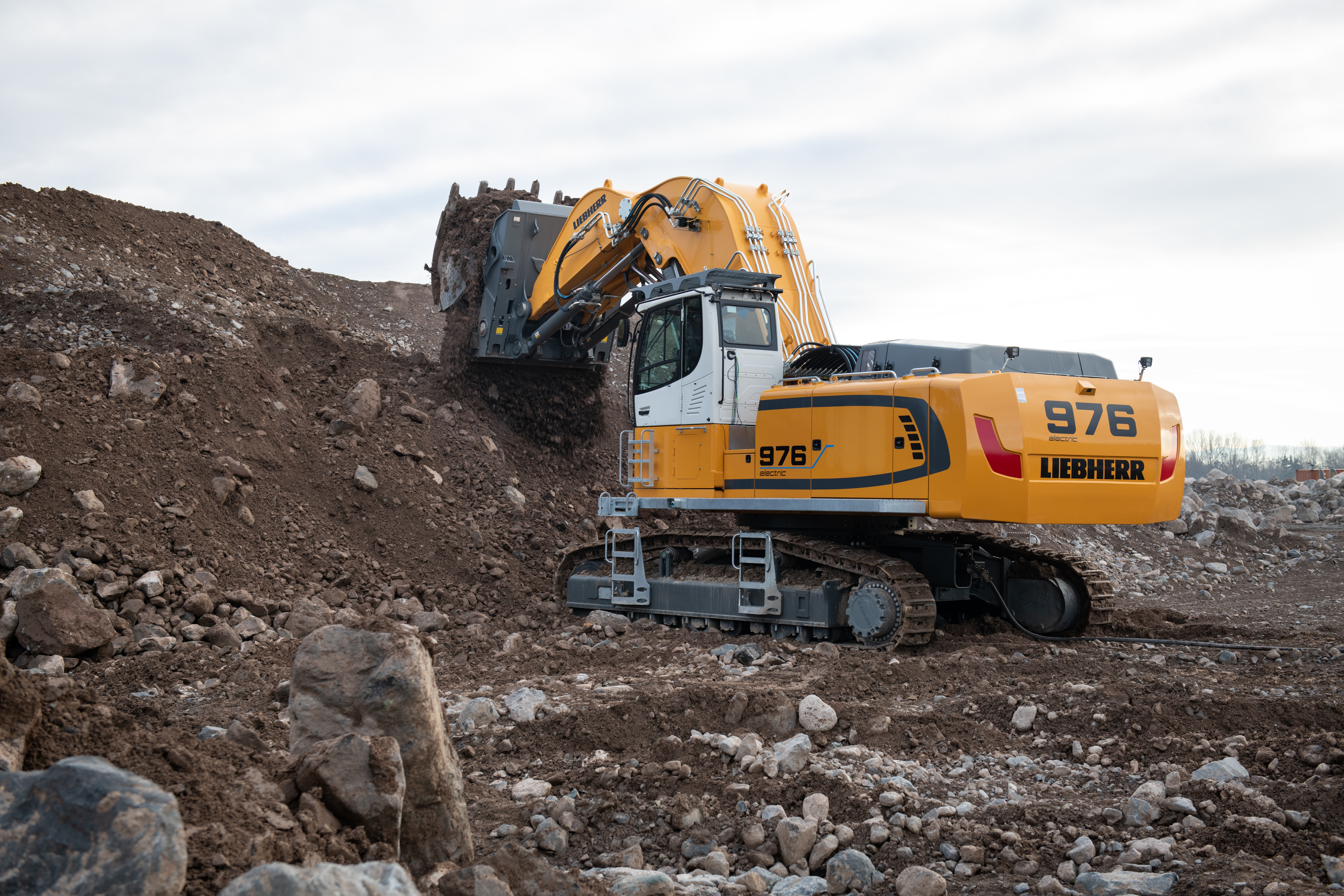 The Liebherr R 976-E electric crawler excavator stands out for its robustness, reliability and cost-effectiveness.