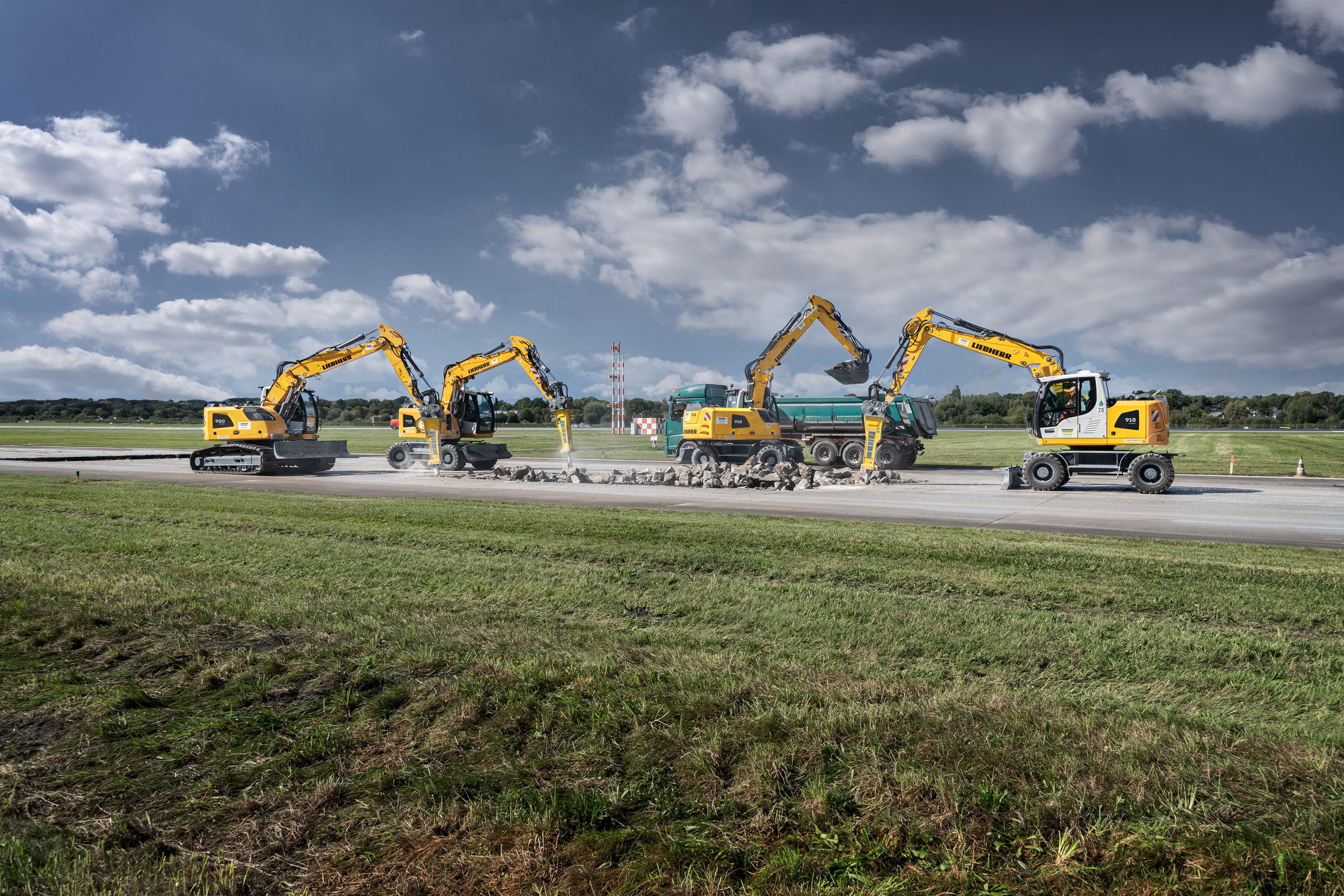 Fast and efficient Liebherr hydraulic excavators renovate taxiway at Hamburg Airport