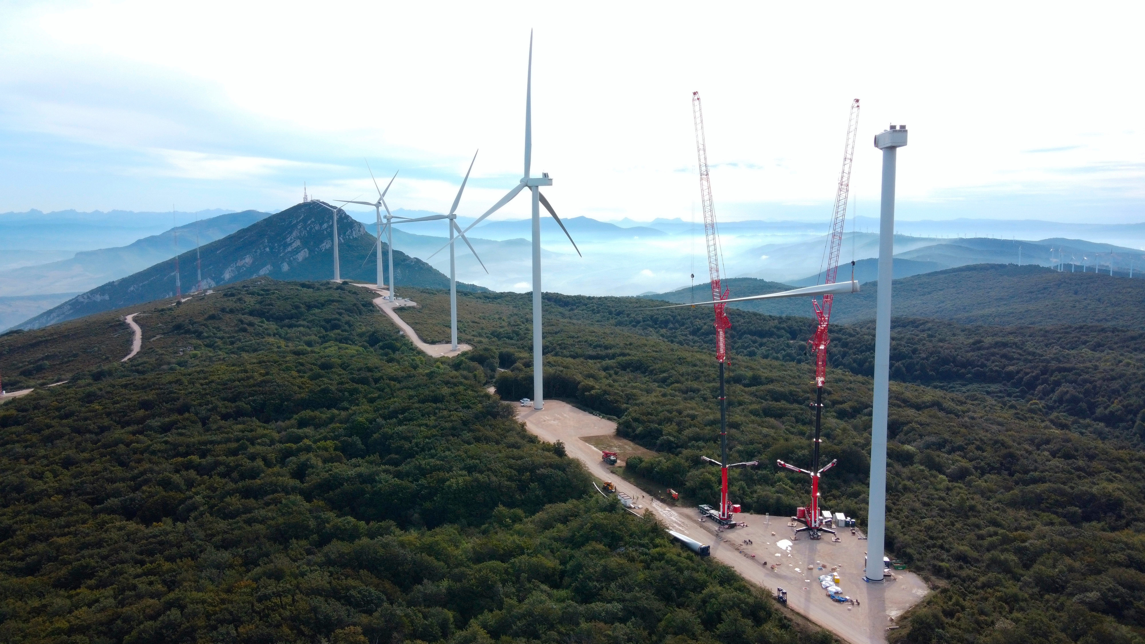 Two Liebherr mobile cranes, an LTM 1750-9.1 and an LTM 1650.8.1 from Grúas Ibarrondo replacing three rotor blades on a wind turbine at the Cener-Alaiz experimental offshore wind farm.