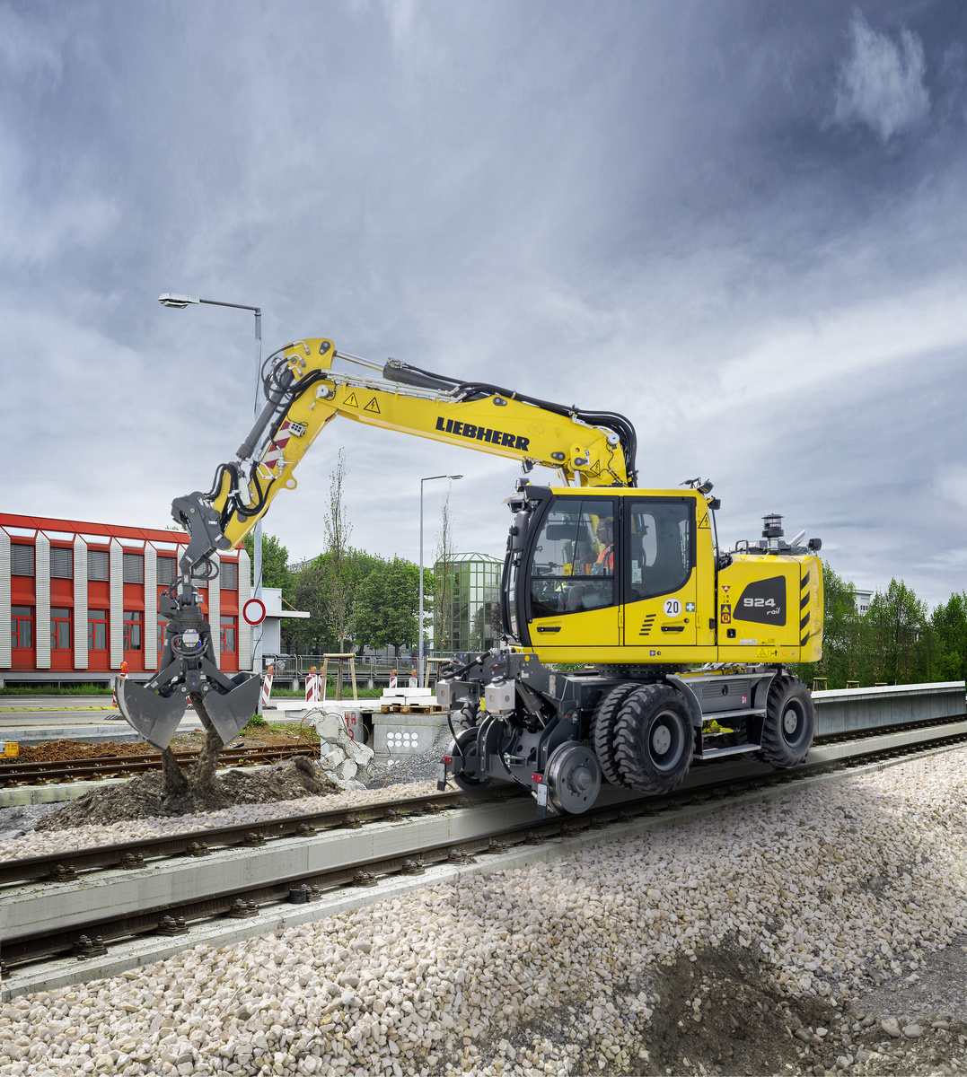 At the 28th International Exhibition for Track Technology in Münster Liebherr presents a representative of its successful rail-road excavator with the A 924 Rail Litronic.