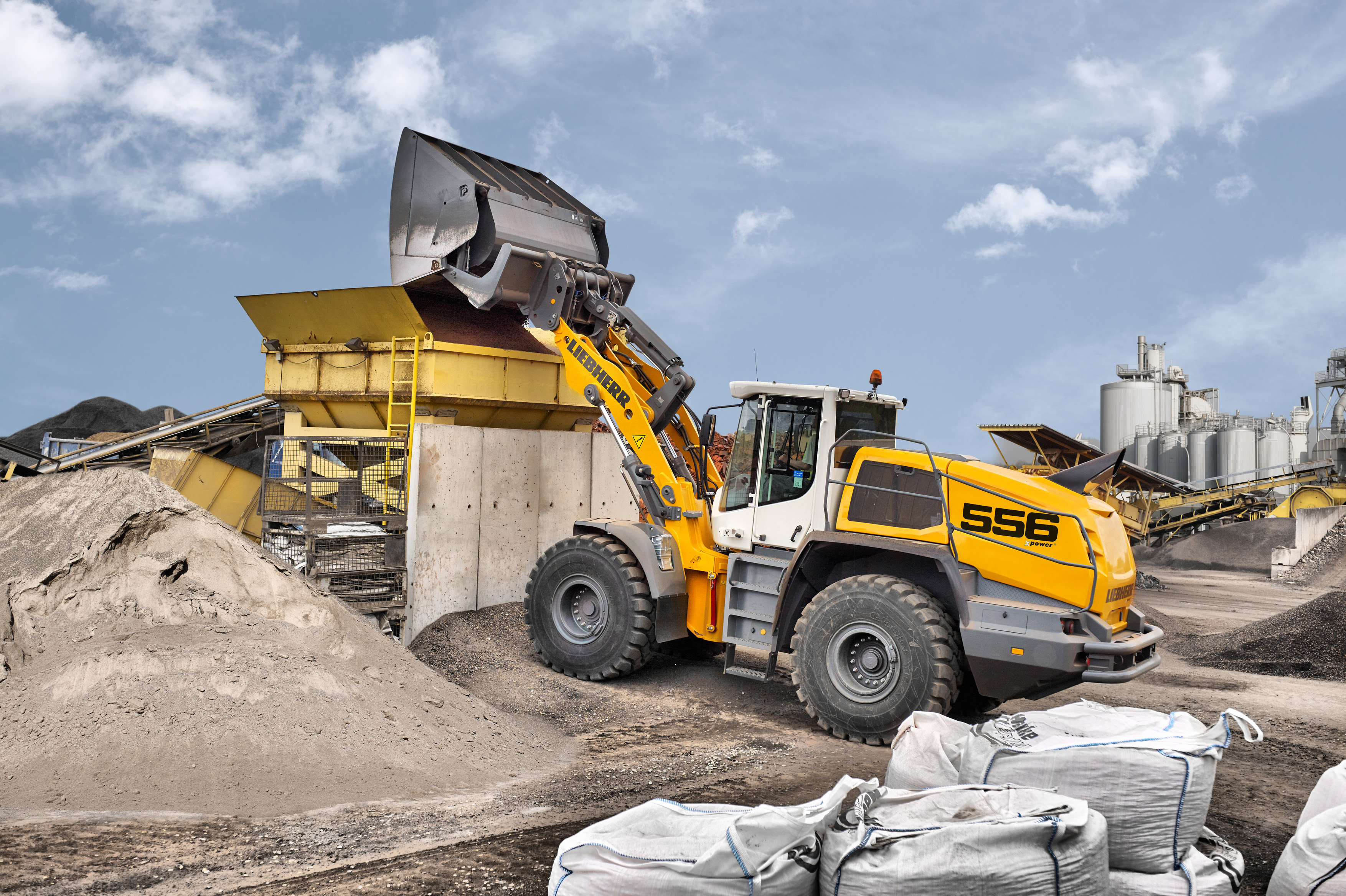 Expanded availability: LIKUFIX is now also available for a large number of Liebherr large wheel loaders, such as the L 556 XPower®.