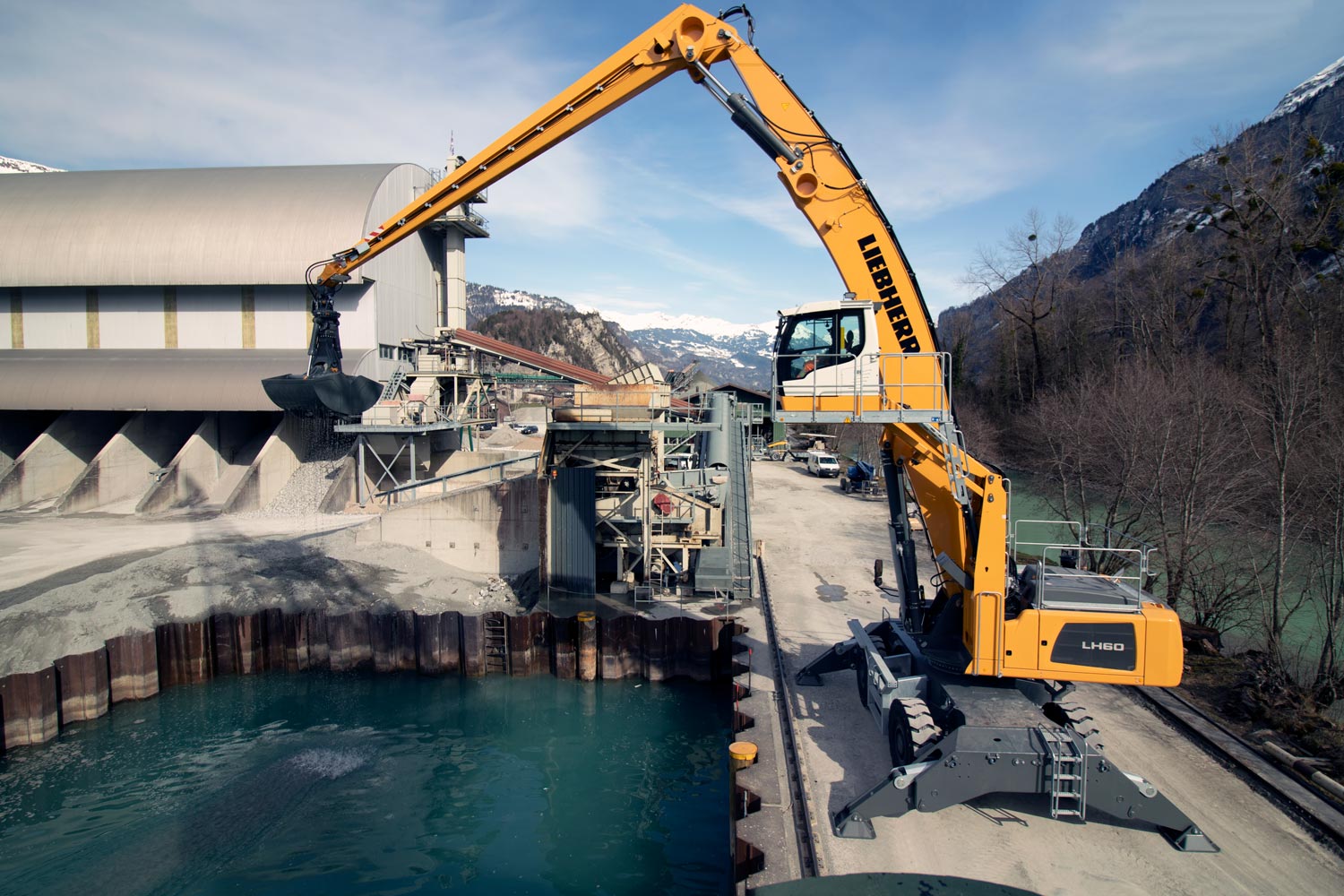 Fully operational for a Swiss natural product: the Liebherr LH 60 M Port Litronic material handler will assist in the quarrying and production of the trademark product Brienzer Sand®.