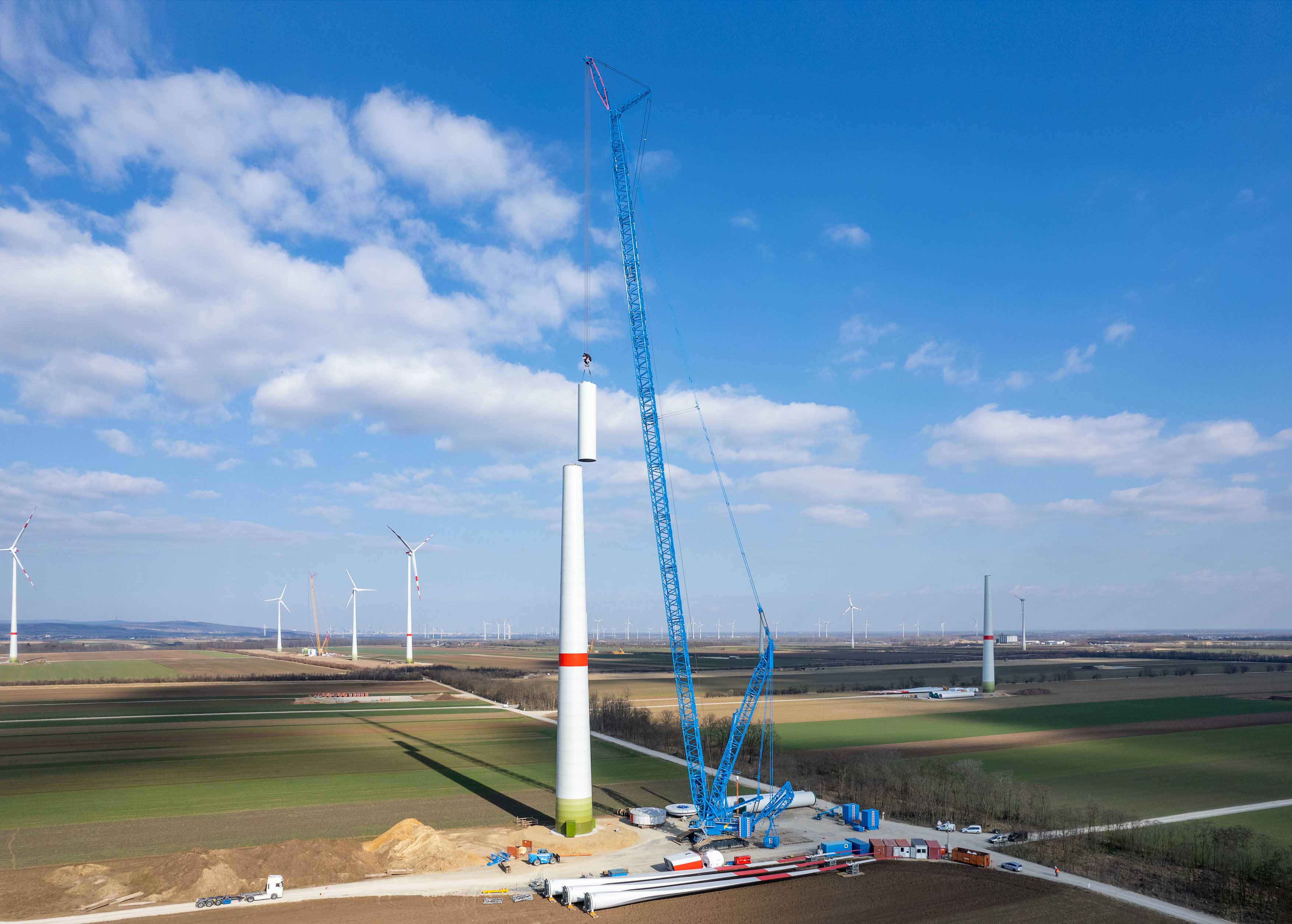 The Liebherr LR 11000 crawler crane is erecting wind turbines at a wind farm in Austria.