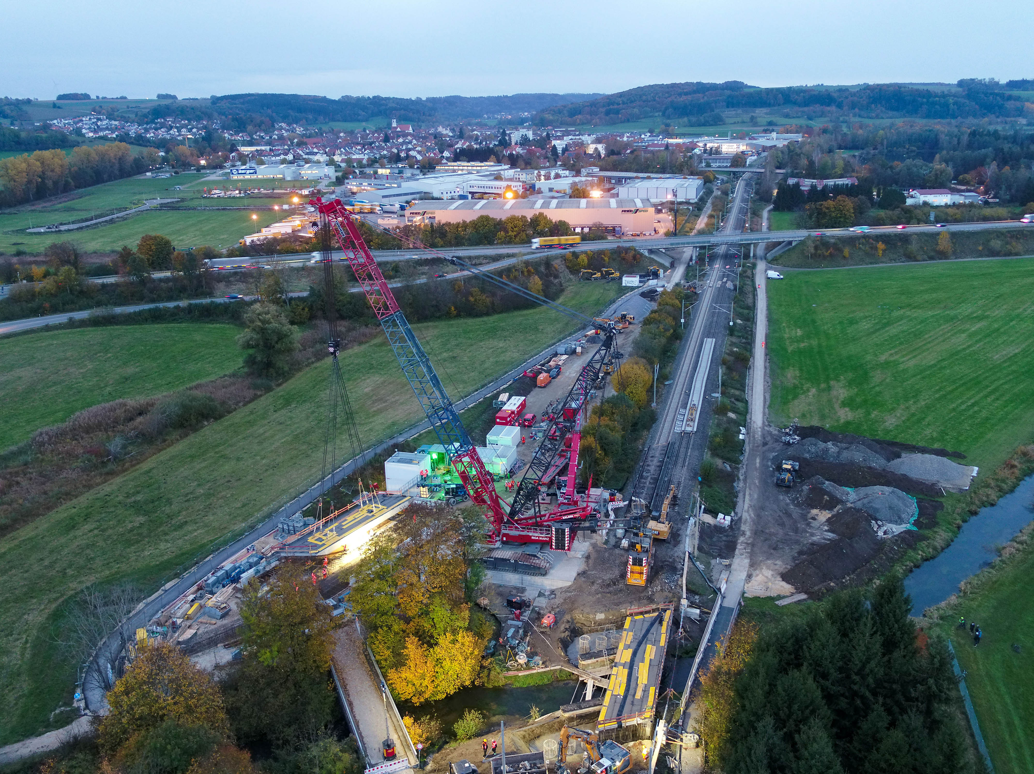 Tight space conditions and surrounding trees posed a challenge for the crane and the team.