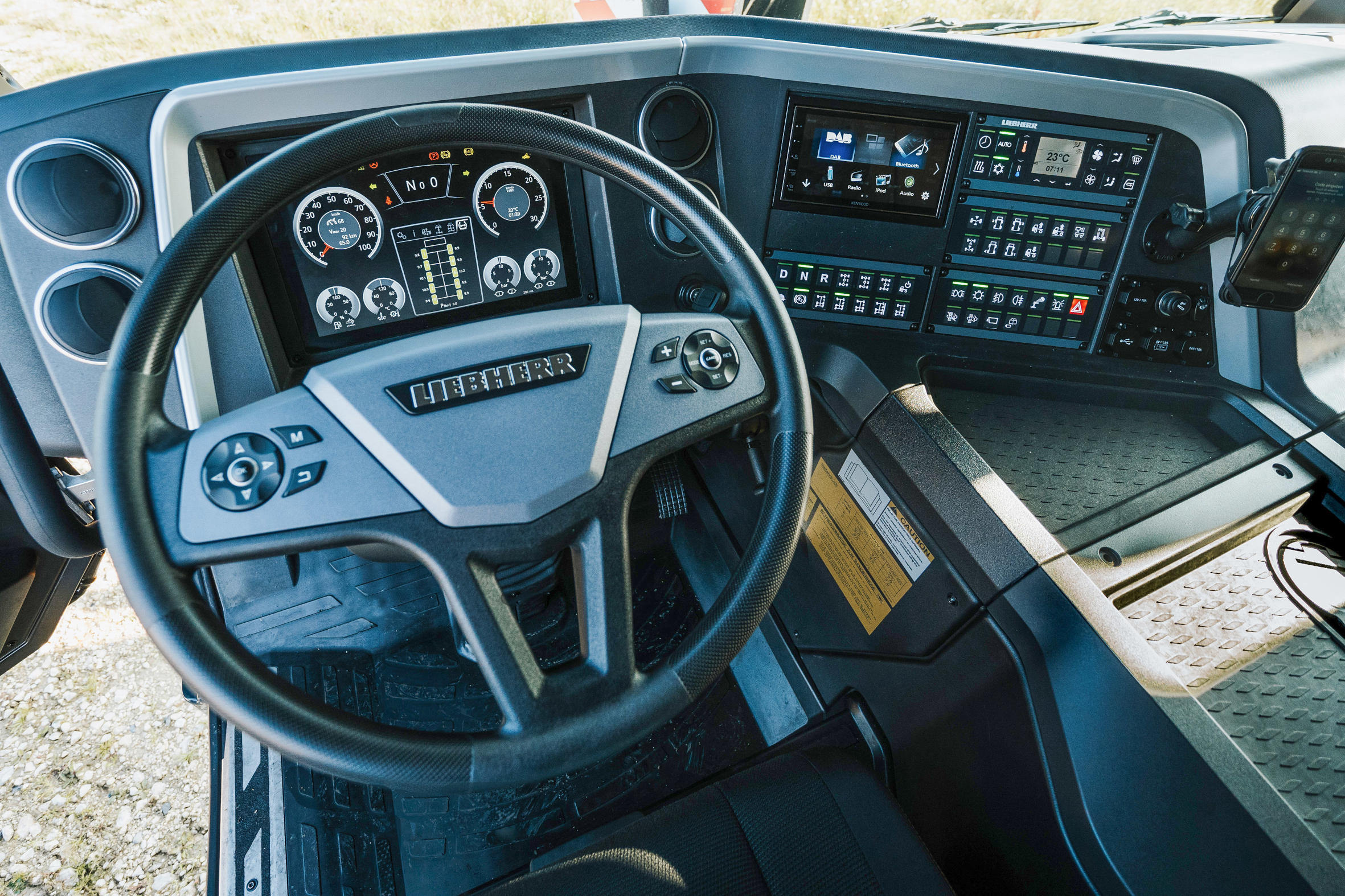 Designed for crane operators – new multifunction steering wheel, improved instruments and keypads as well as new displays <br> Image source: Liebherr-Werk Ehingen GmbH