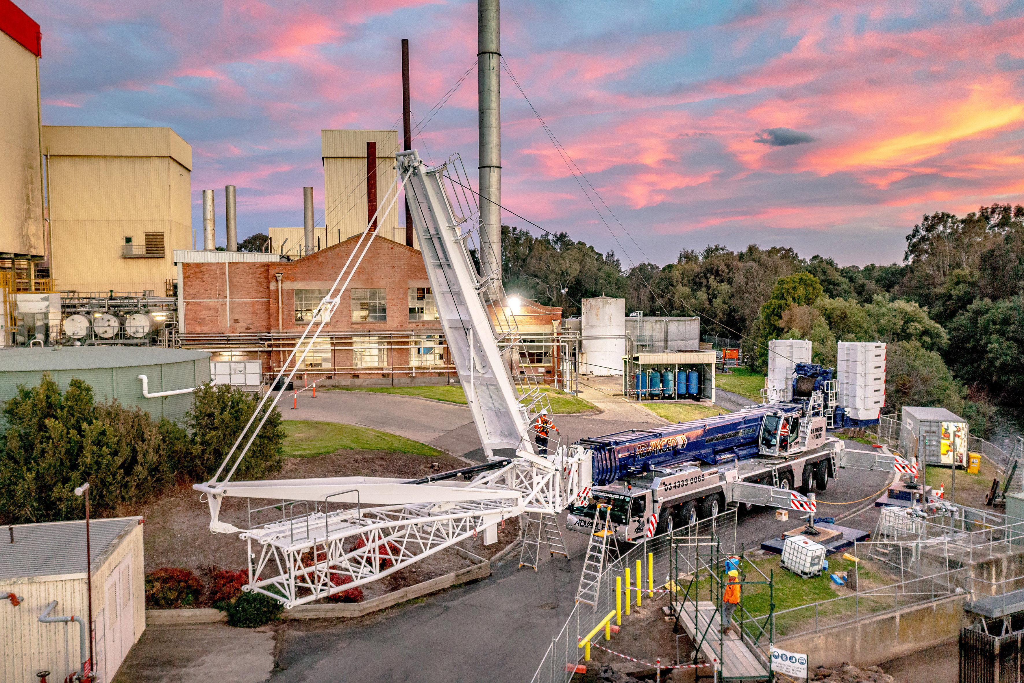 Constricted conditions, gradients and an underground water tunnel made the search for a set-up position for the LTM 1450-8.1  difficult for Australian crane contractor Advanced Cranes and Rigging <br> Image source: Liebherr-Werk Ehingen GmbH