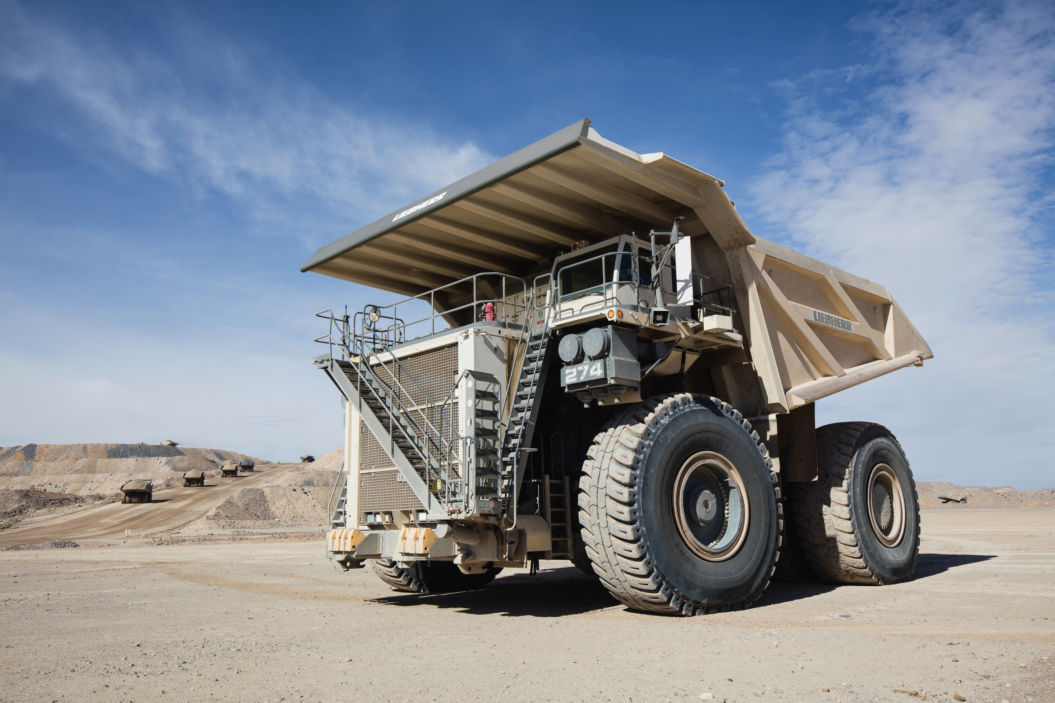 liebherr T274 mining truck