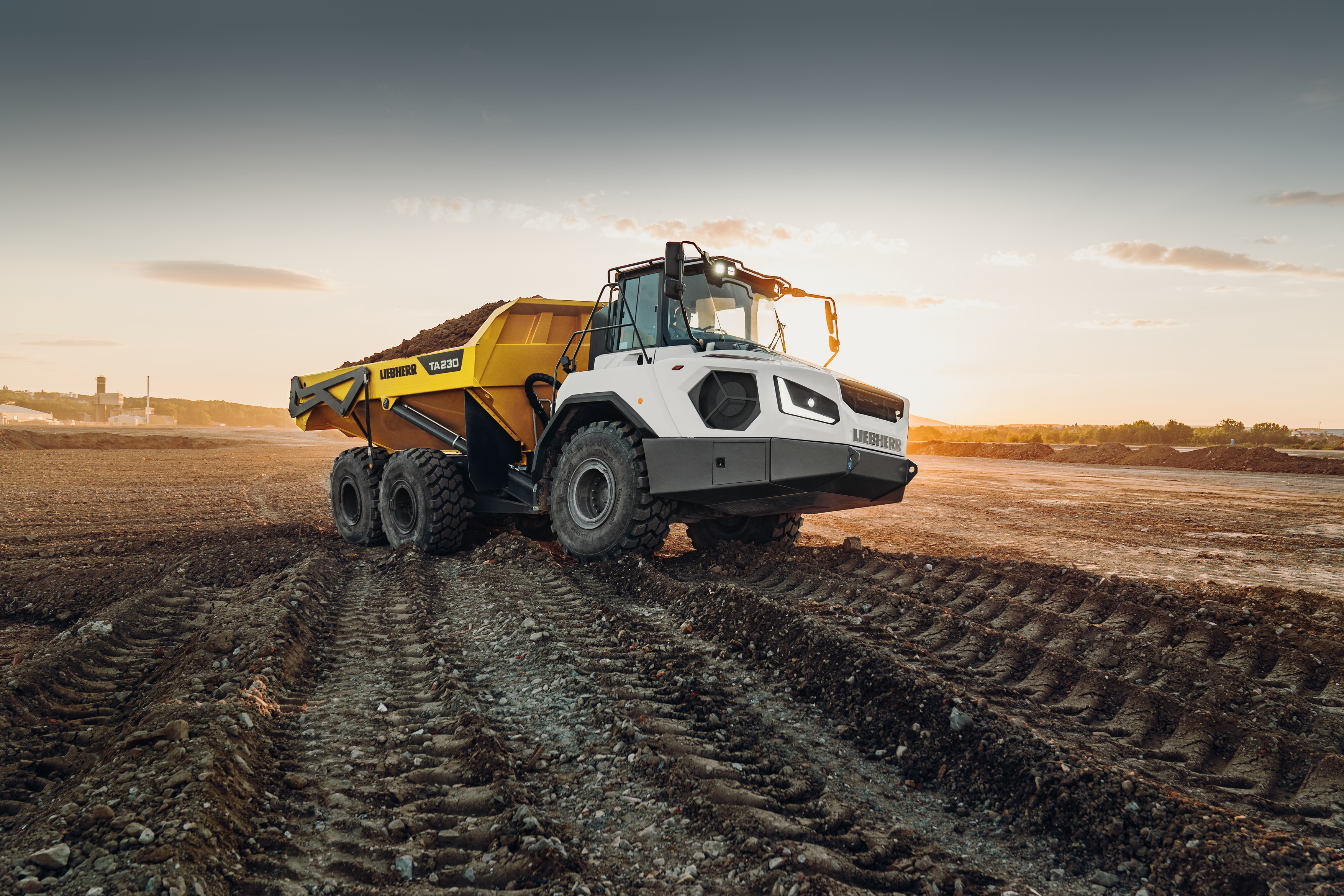 The articulated dump truck TA 230 Litronic from Liebherr celebrates its début at Bauma 2022: This is the first international trade fair appearance of the machine.