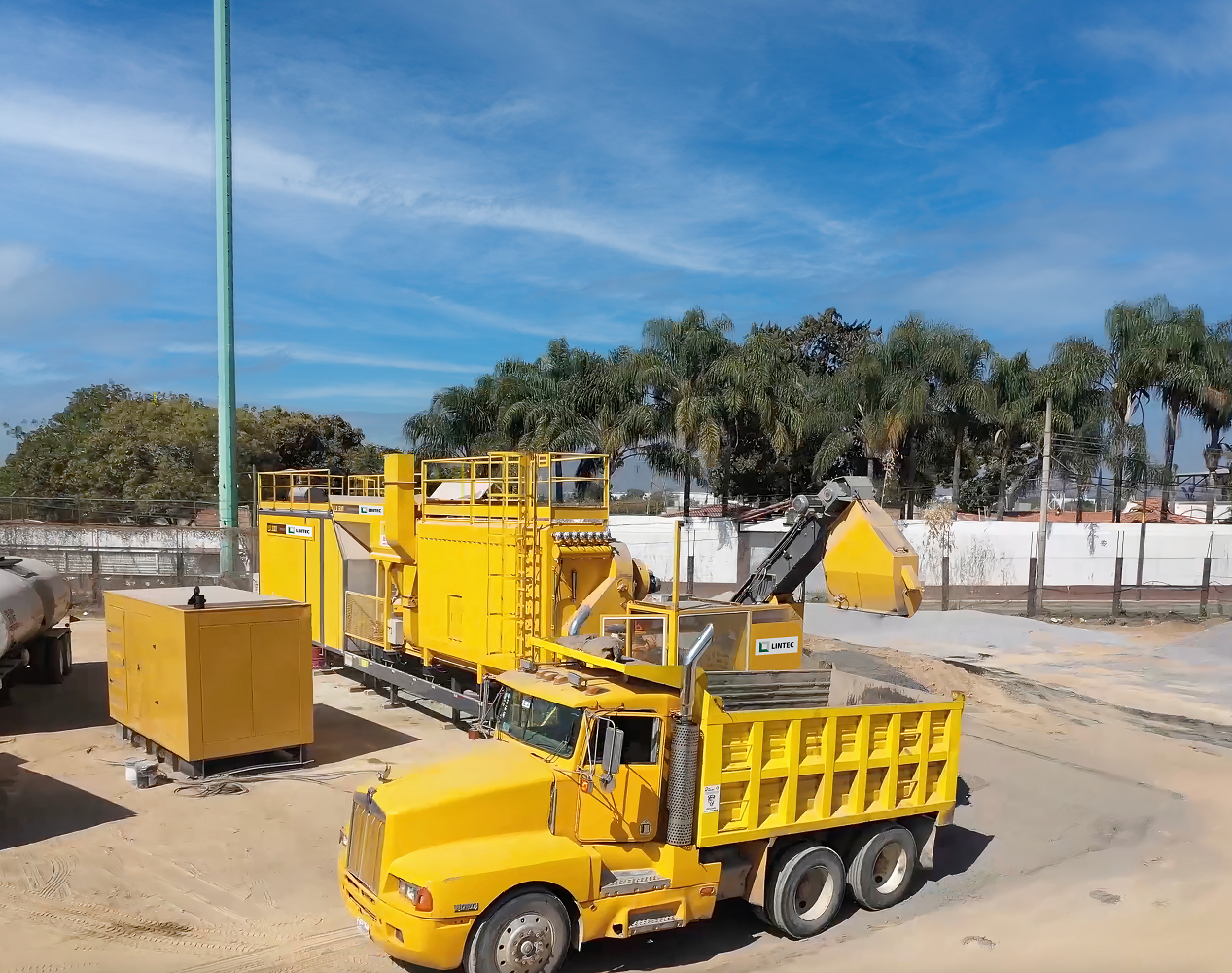  	 The Lintec CDP5001M asphalt plant is built on a mobile chassis for fast and easy re-mobilisation on land 