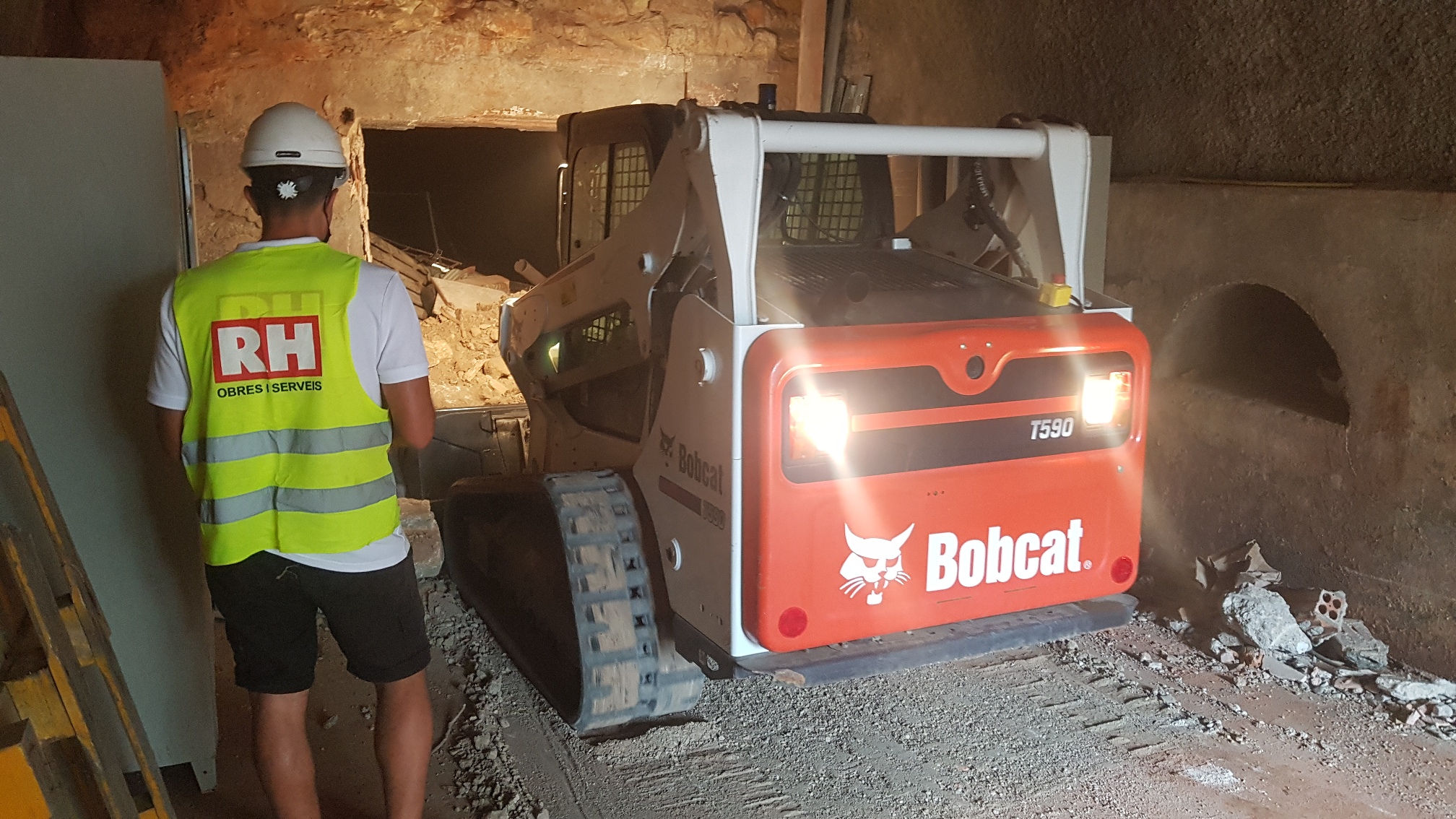 First Bobcat MaxControl Remote Control System in Spain Image source