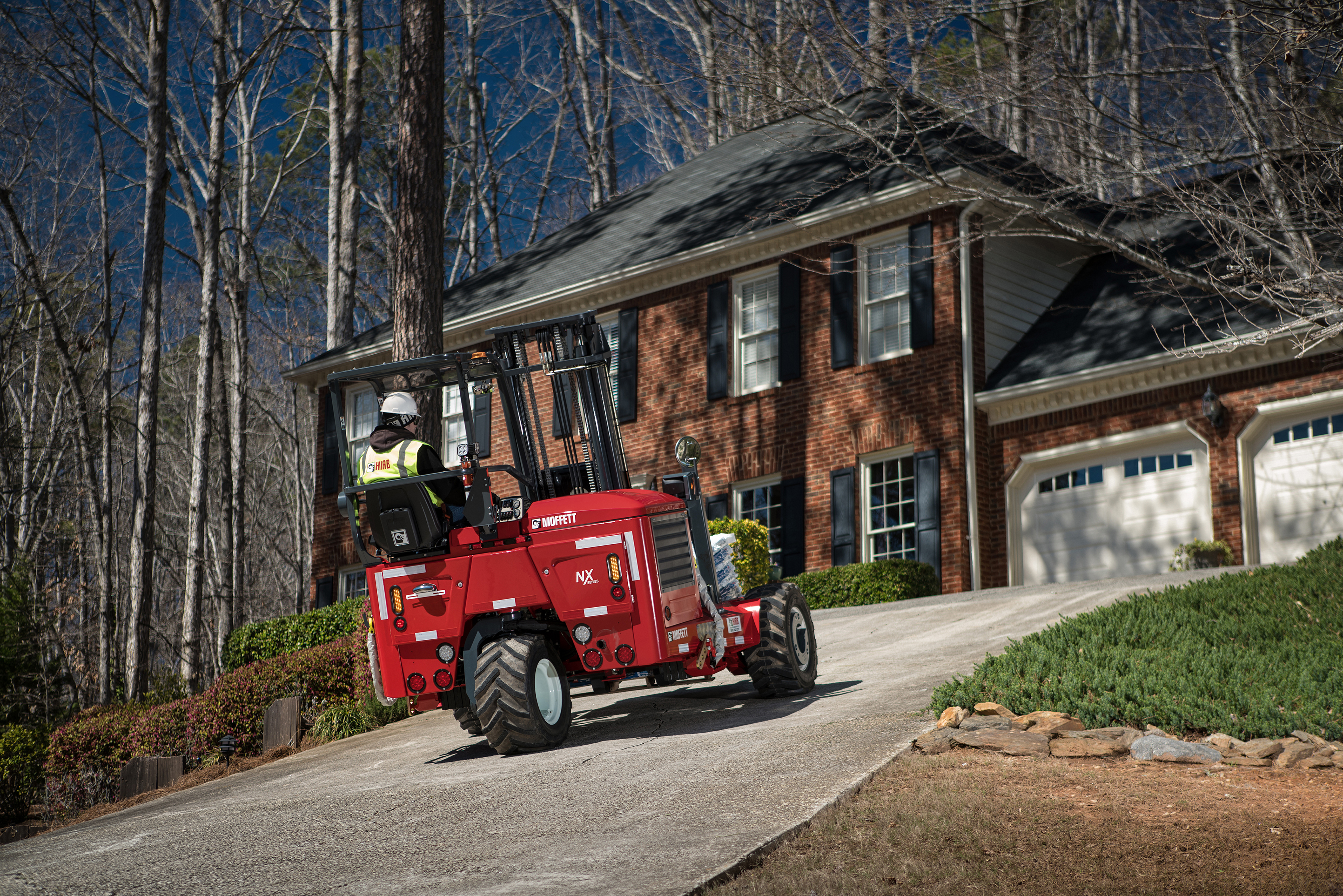 MOFFETT M8 NX <br> Image source: Cargotec Corporation; Hiab
