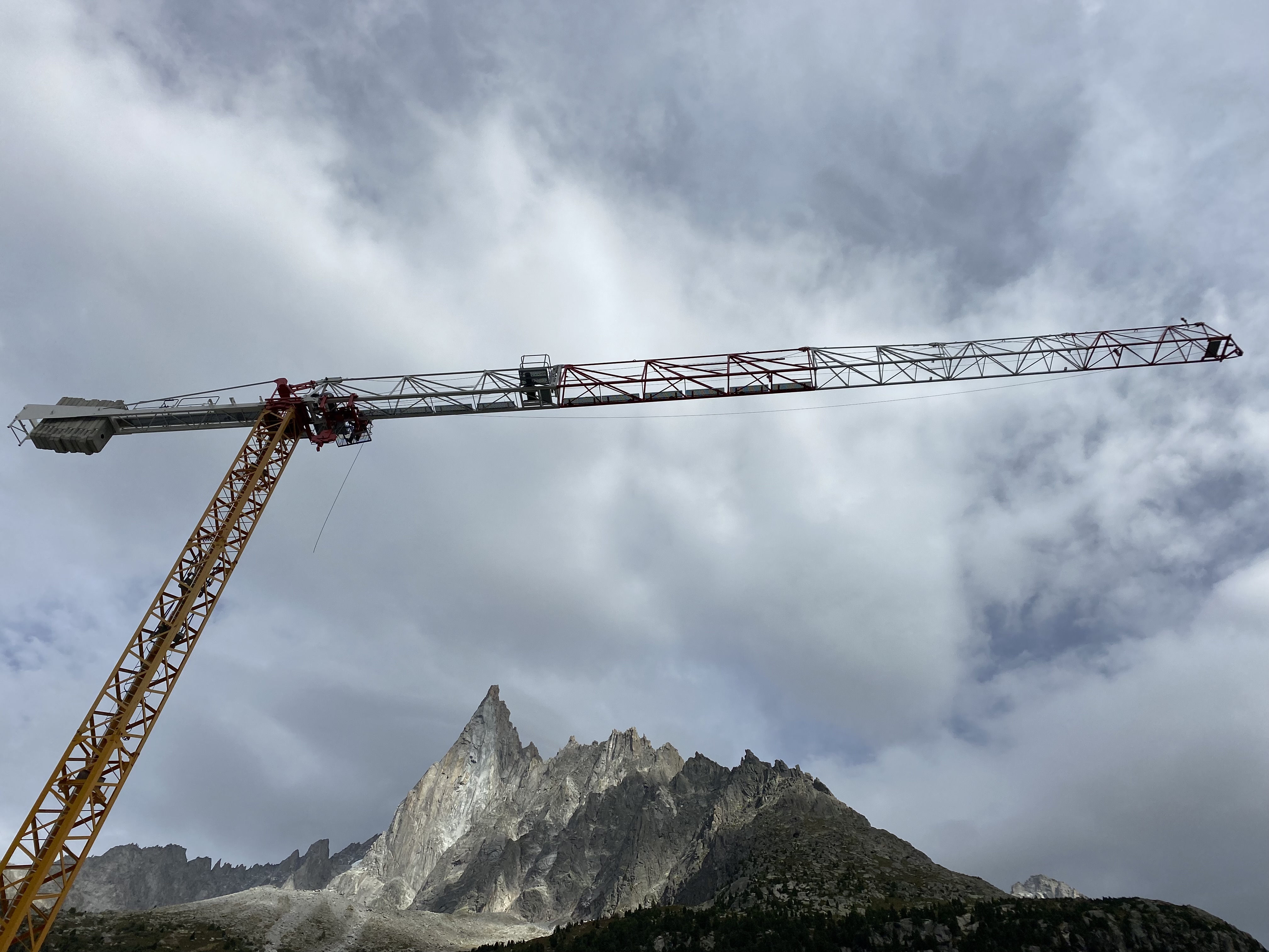 Potain MDT 109 cranes assembled by helicopter on French glacier