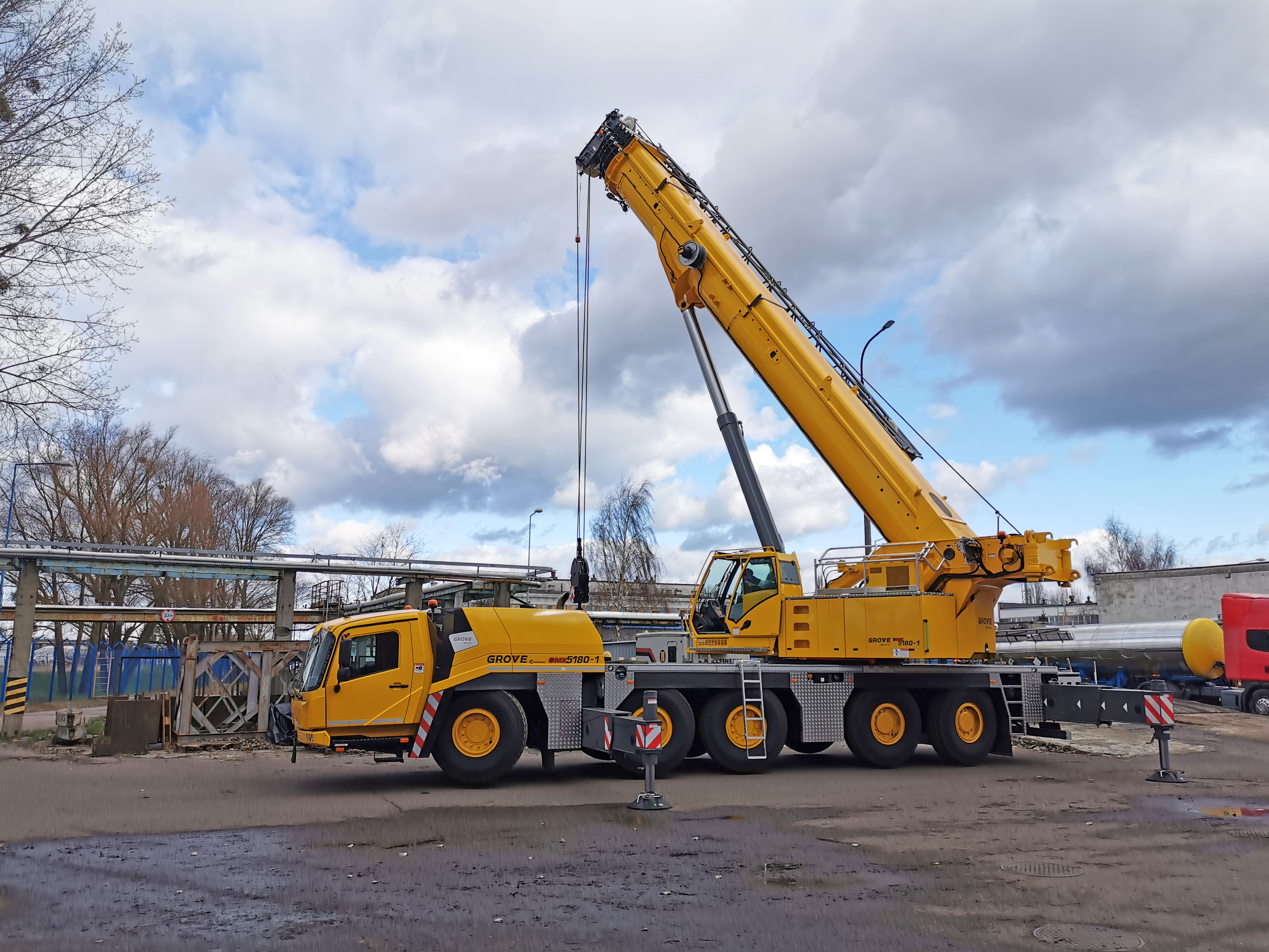 New Grove GMK5180-1 crane deployed for modernization works at Polish oil refinery 