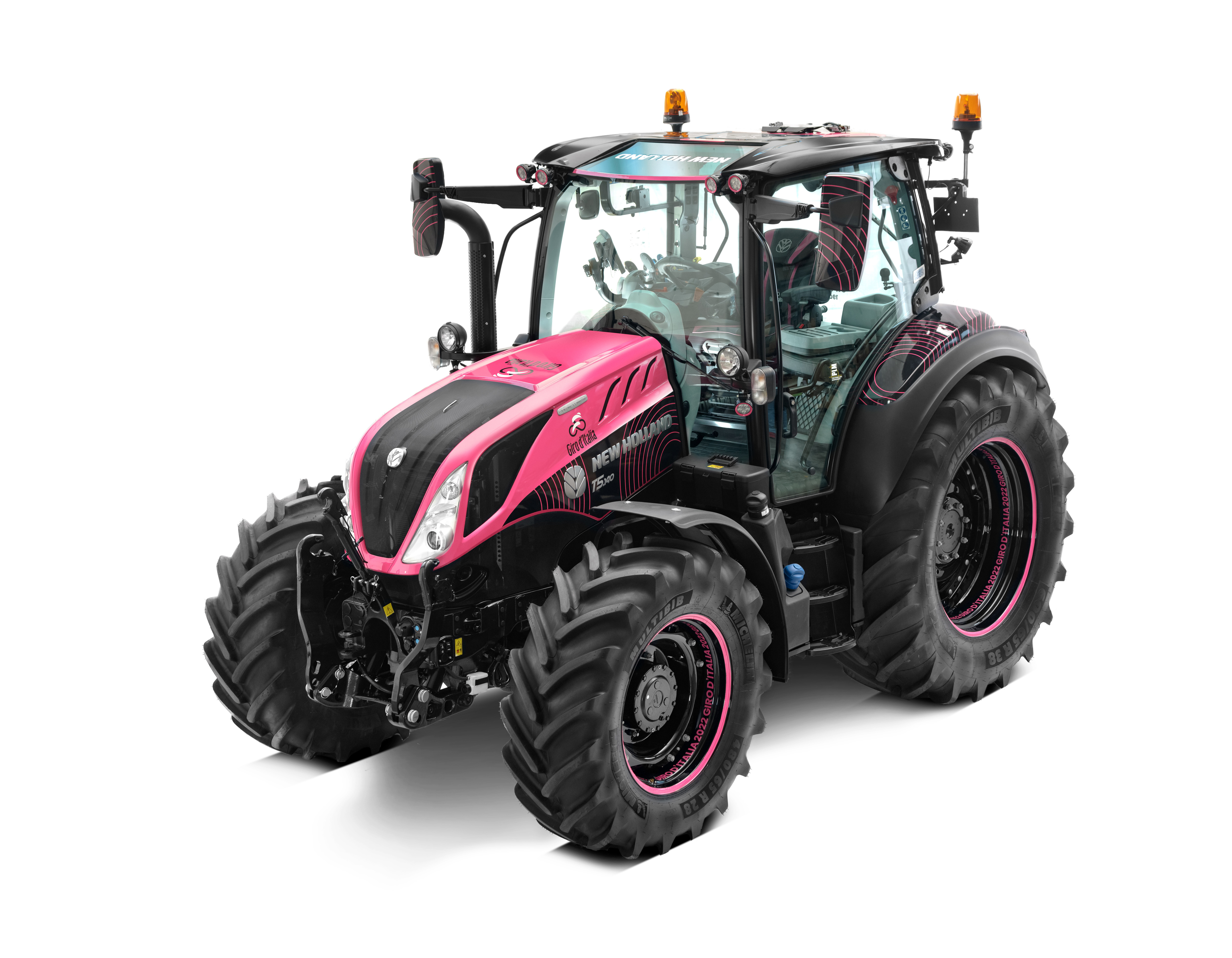 New Holland tractor wears the Leader’s Jersey at the Giro d’Italia