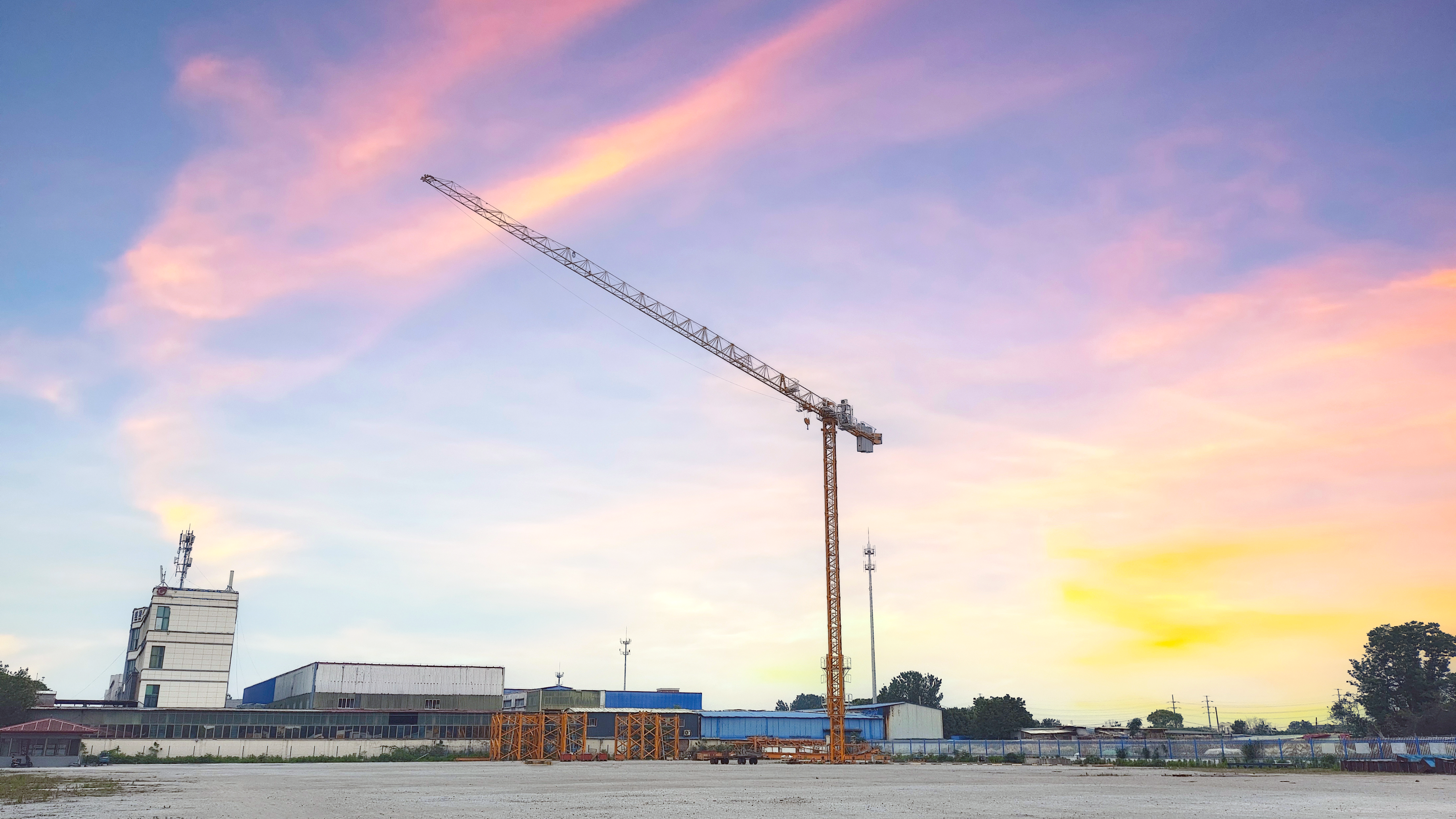 Potain MCT 105 topless tower crane