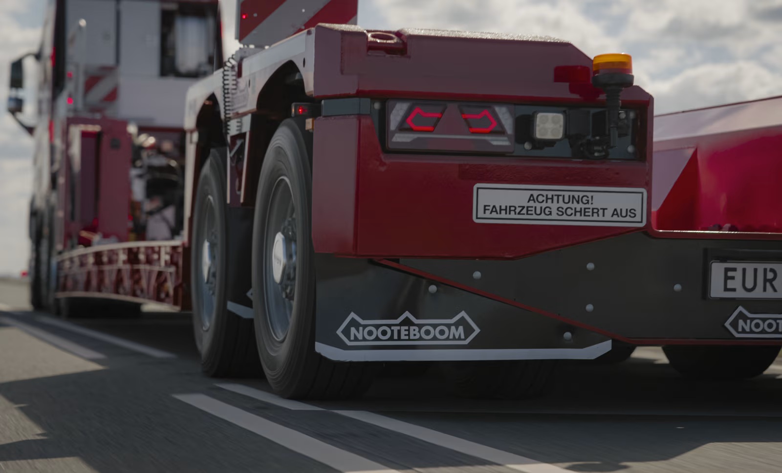 Nooteboom introduces the 2-axle EURO-PX3 at Solutrans in Lyon