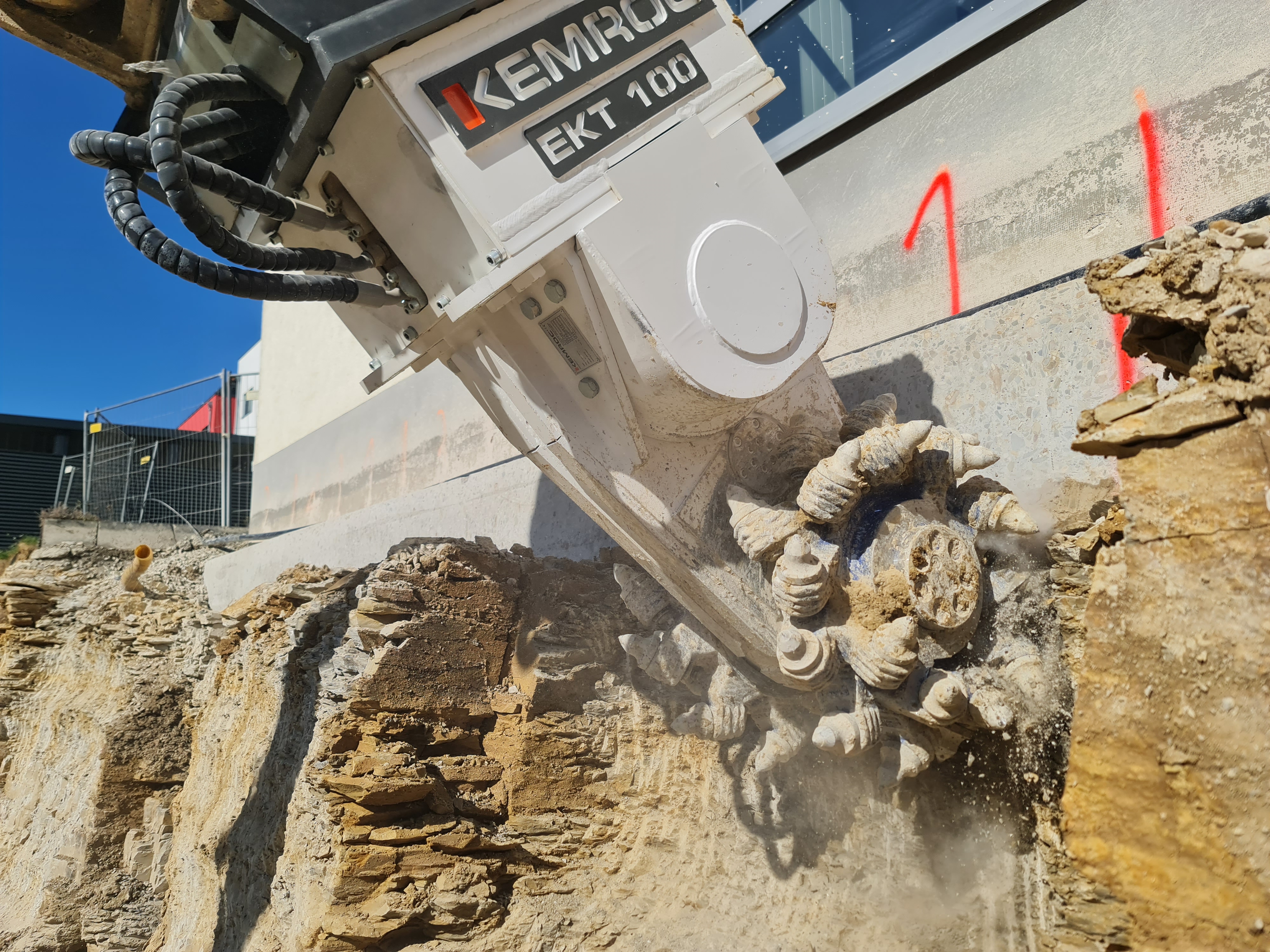 Without any vibrations to the building or its contents, rock below the façade is carefully and precisely milled out.