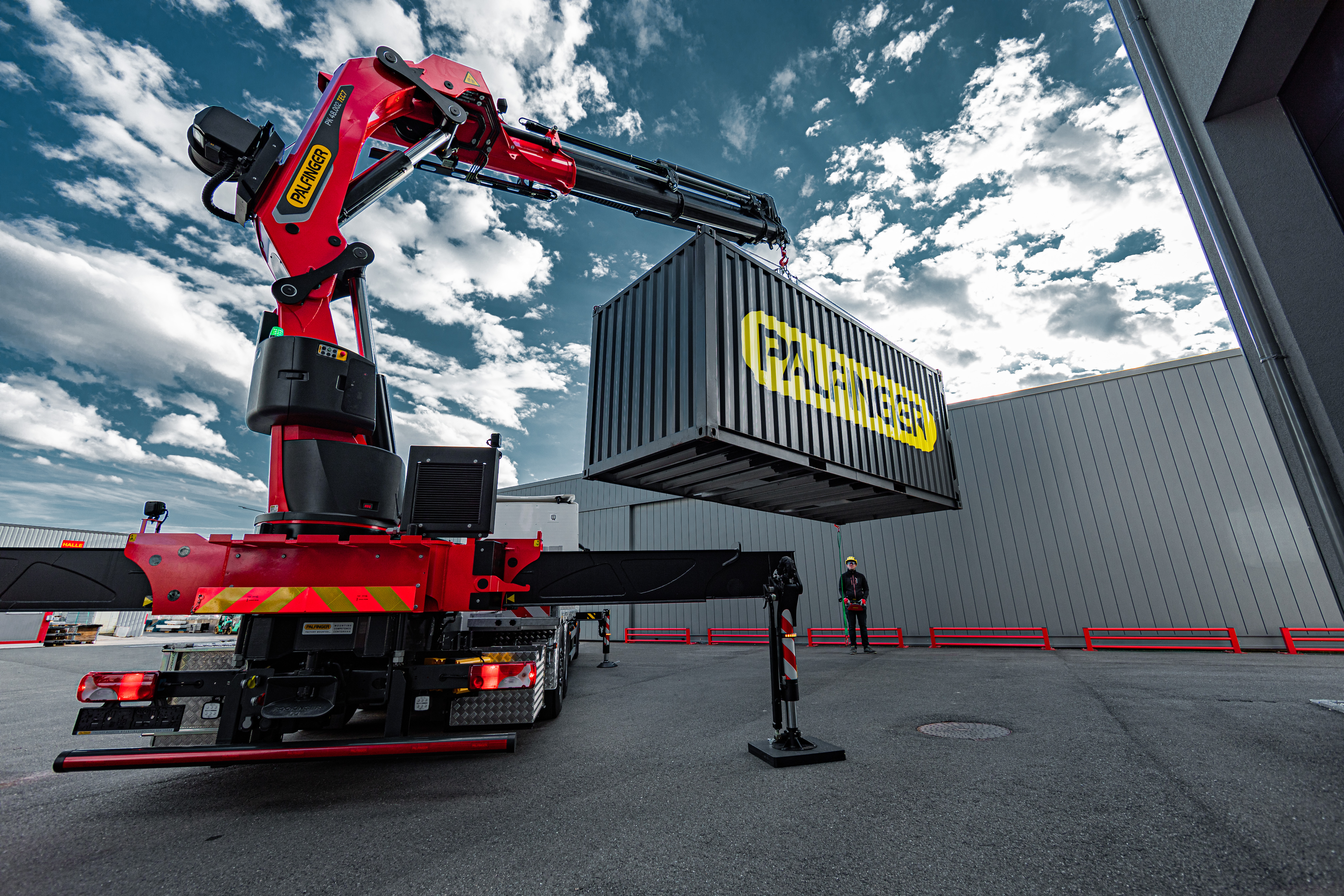 PALFINGER Loader Cranes PK48002 TEC7 <br> Image source: PALFINGER AG