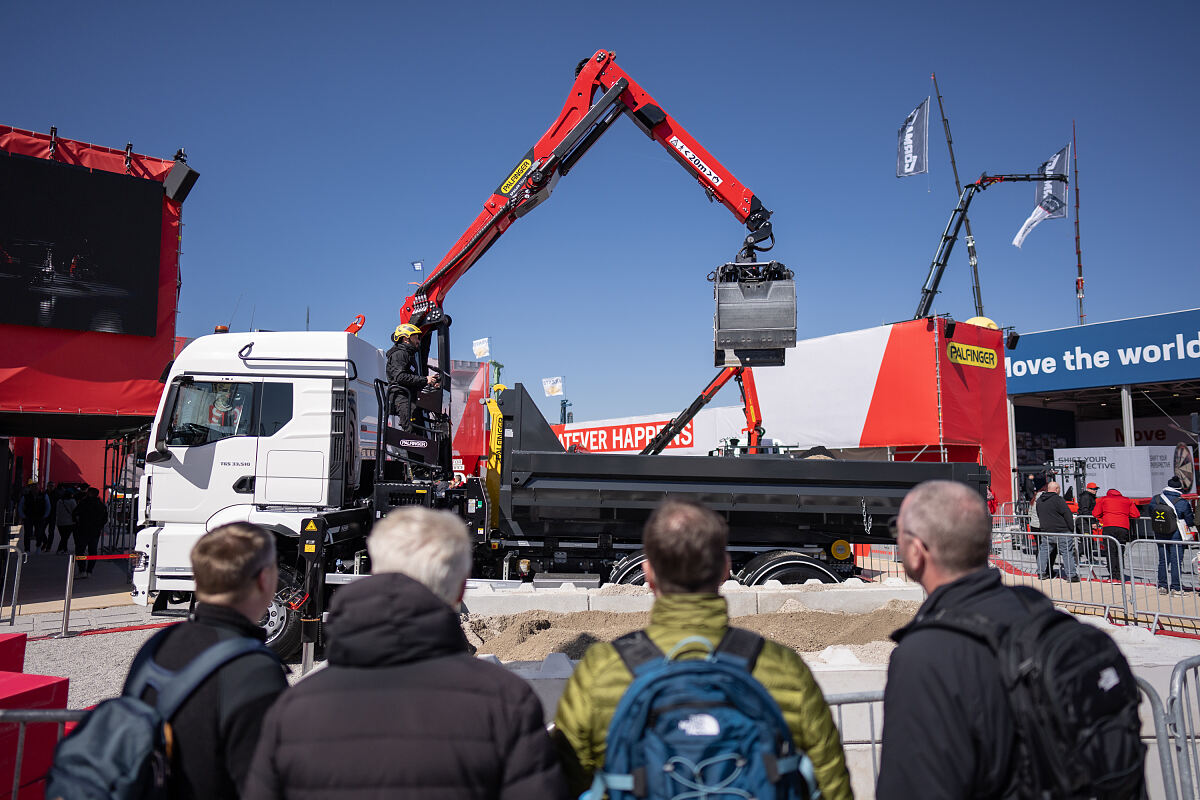 PALFINGER unveils its new all-in-one vehicle at bauma
