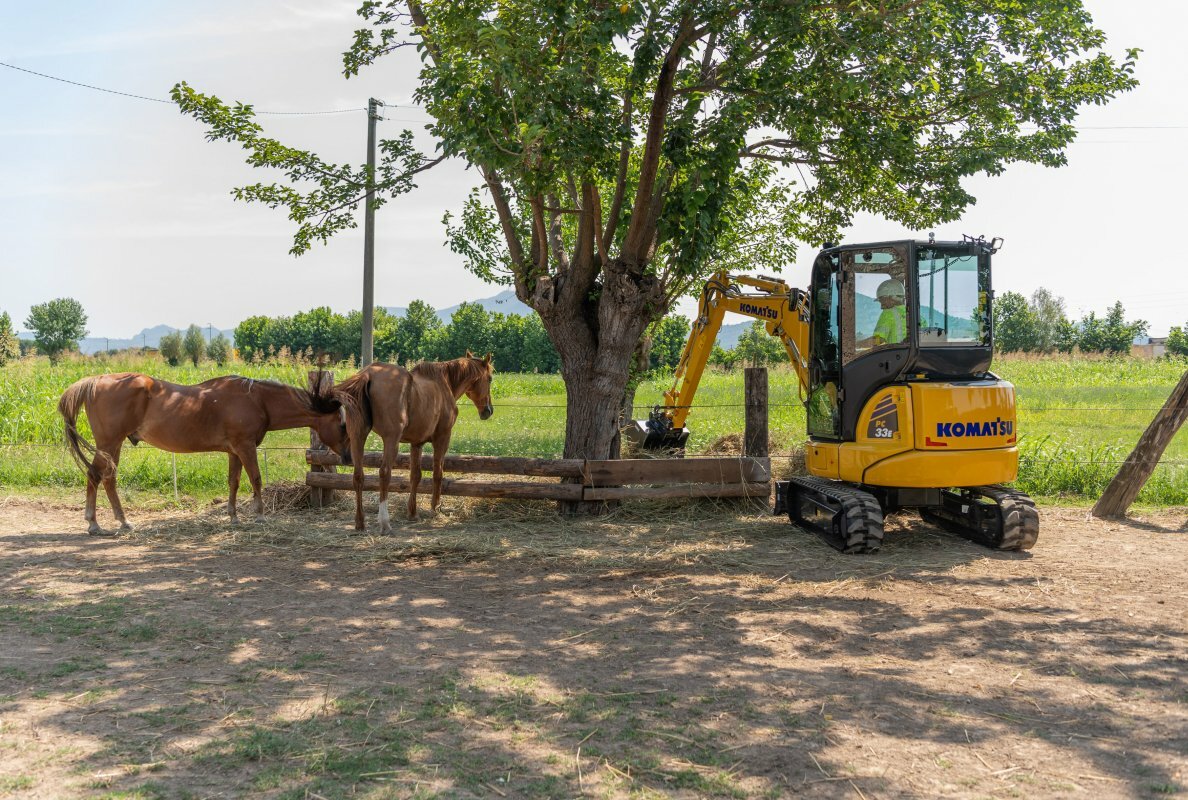 KOMATSU PC33E