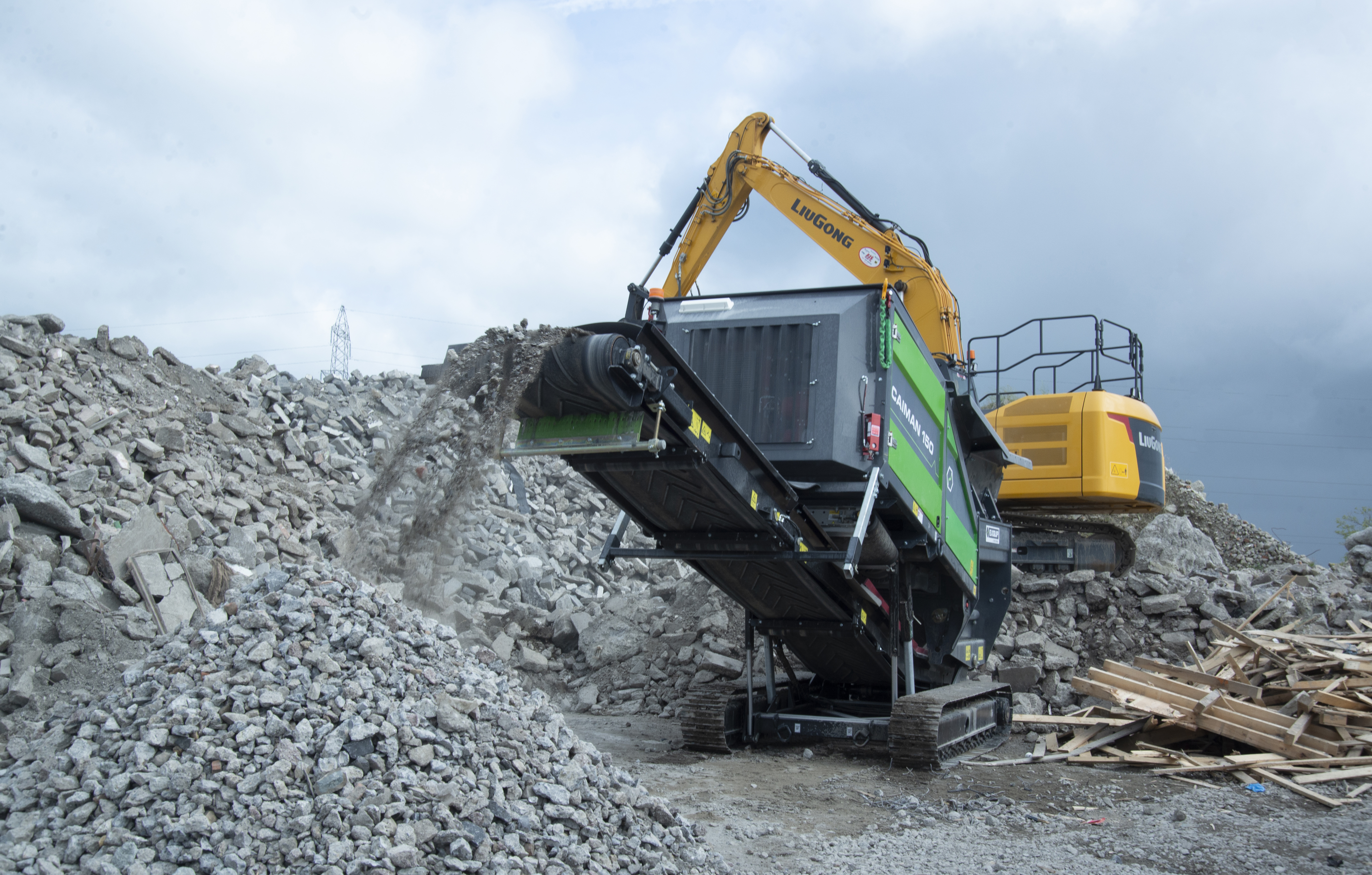  Caiman 150 working in C&D application