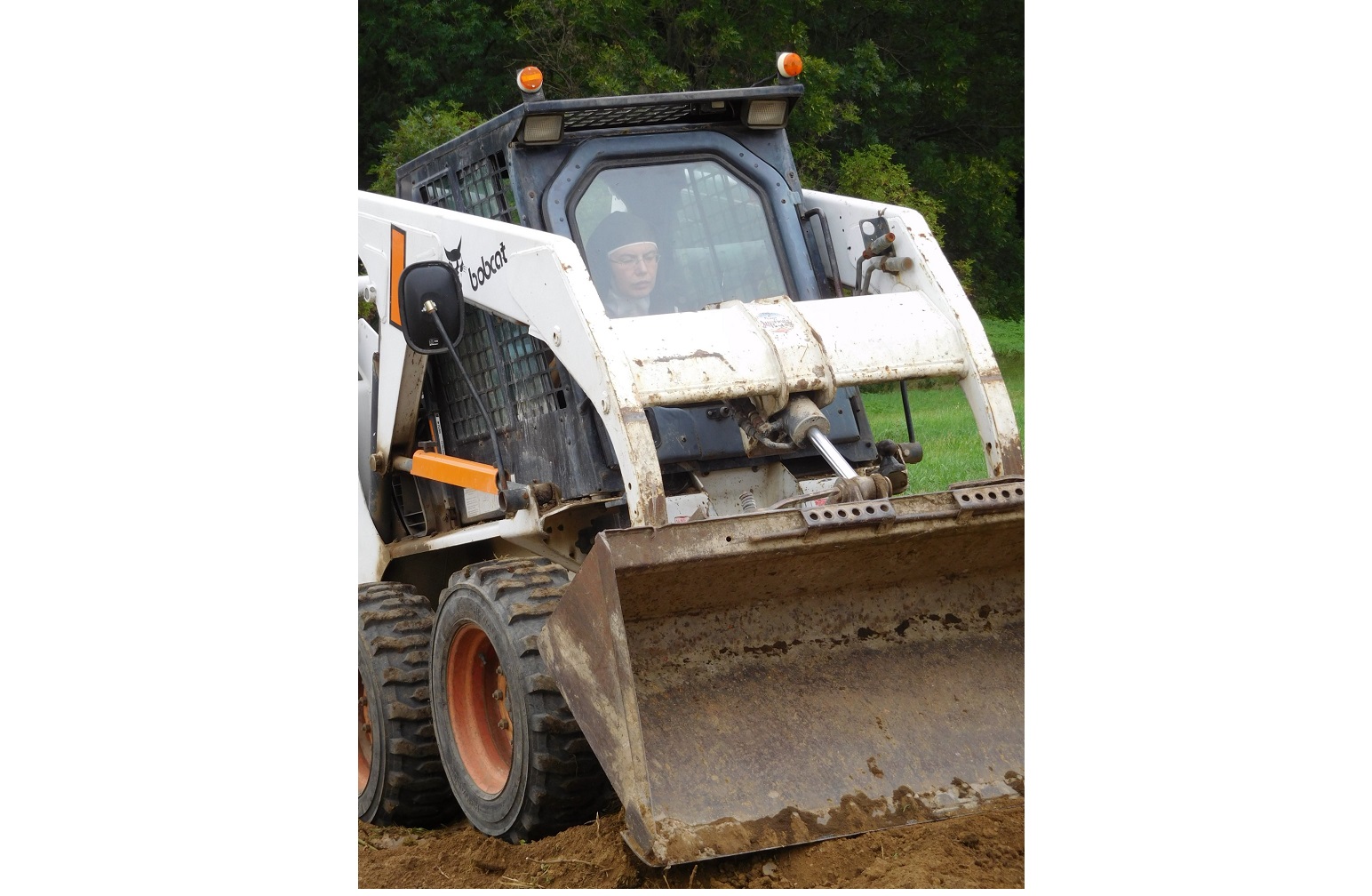 Sister Sára also operates the Bobcat loader <br> Image source: DOOSAN BOBCAT EMEA