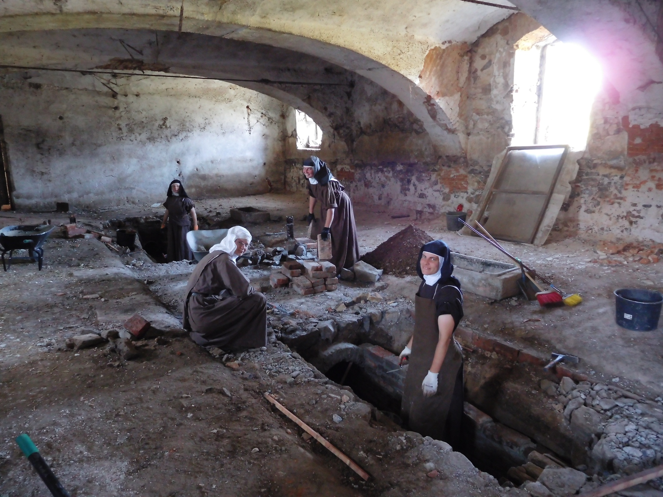 Nuns restoring the gallery system in the granary <br> Image source: DOOSAN BOBCAT EMEA