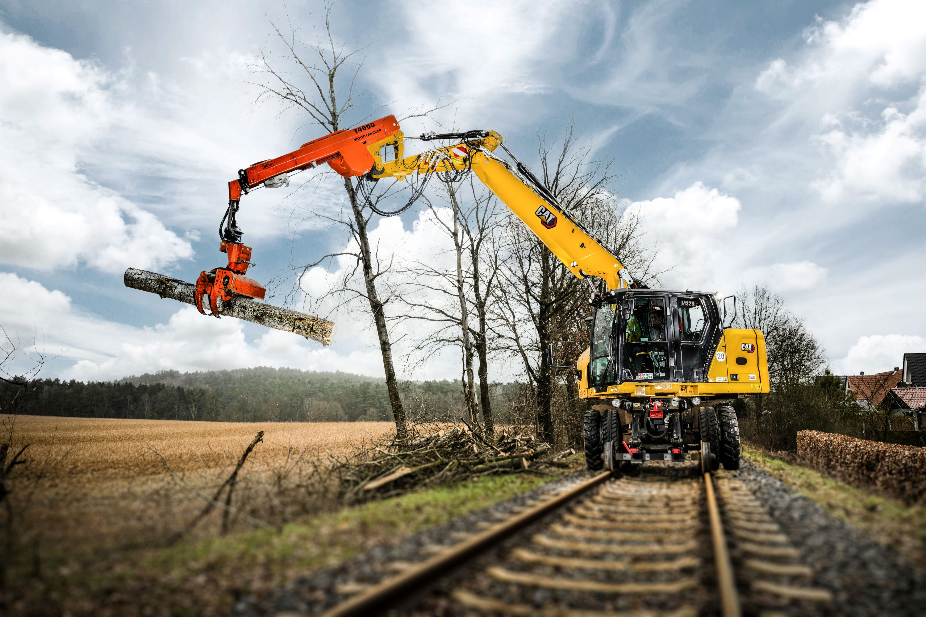 At the iaf, Zeppelin presents the Cat M323 rail-road excavator with a different drive concept.