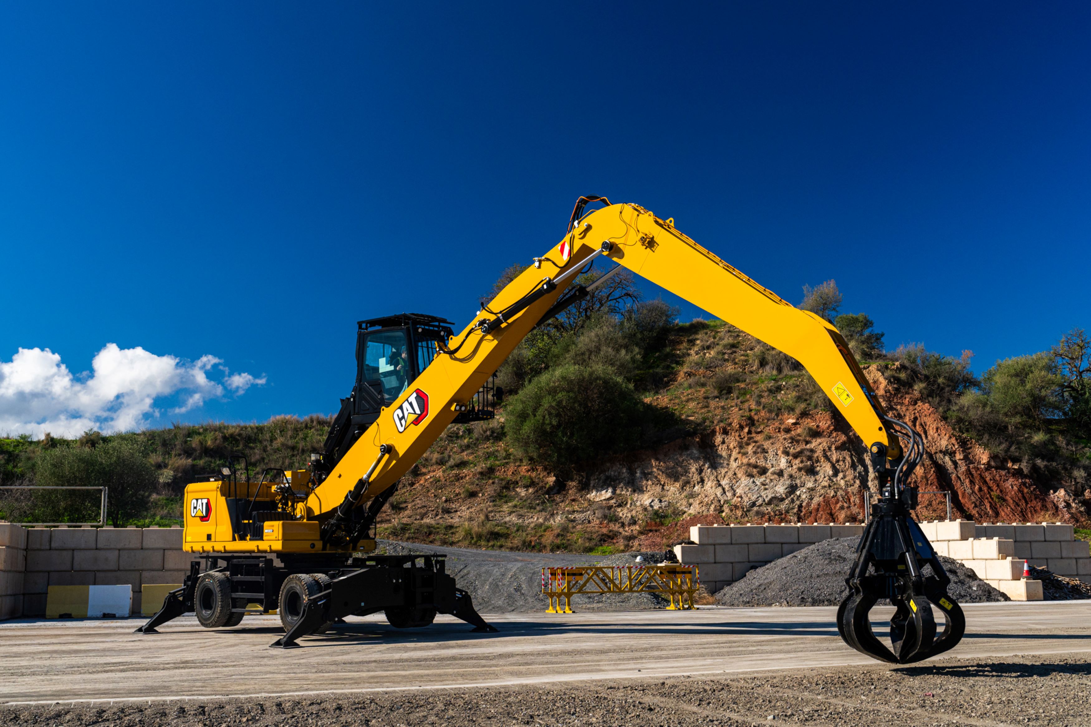 In the 32 to 36 ton class: the new Cat MH3032.