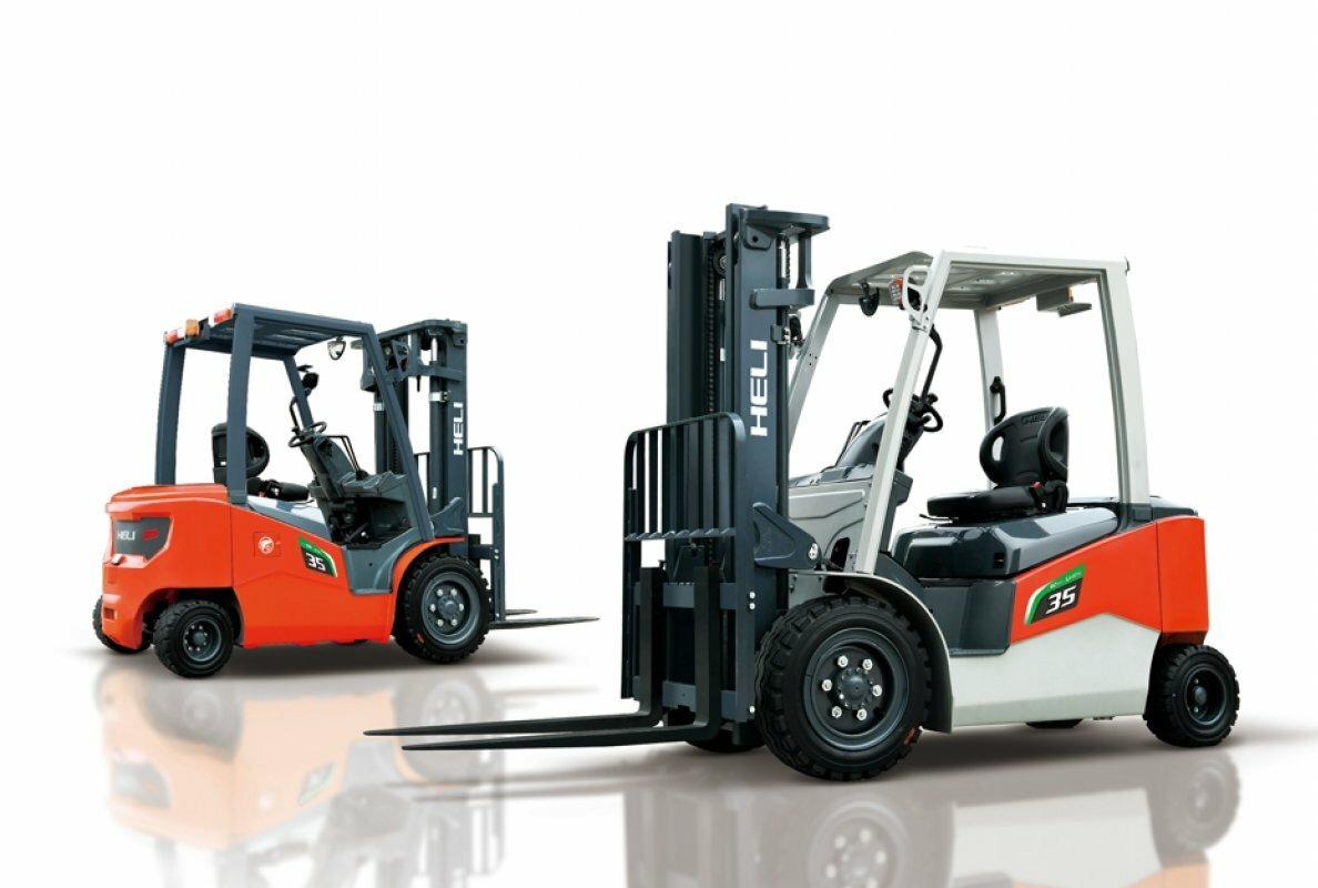 The modern electric front loaders of the G2 series cover the load capacity range from 1.5 to 10 t, here the 5-tonner with LION battery.