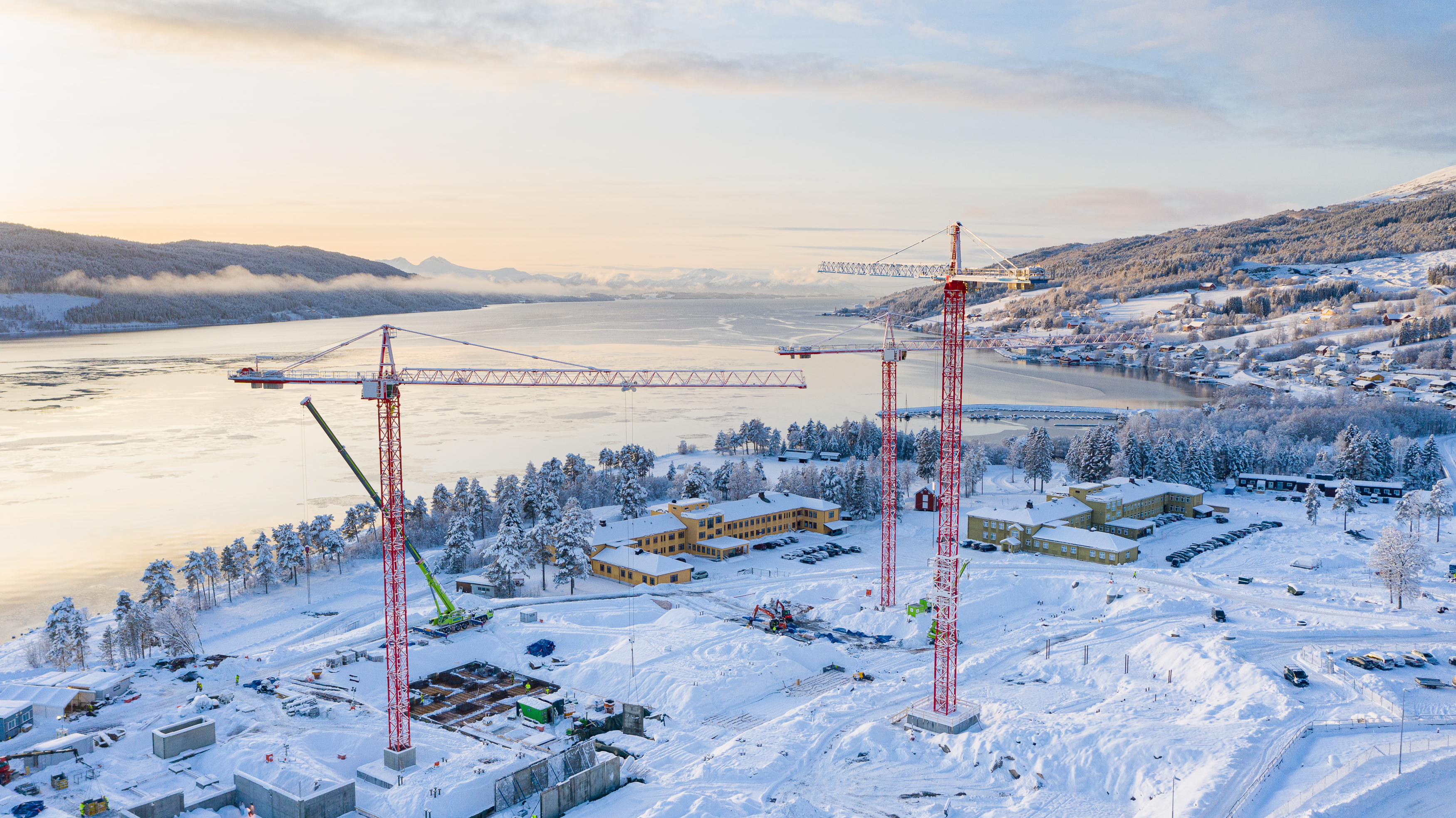At the start of the joint venture, three WOLFF cranes are erecting a new hospital in Molde, in the southwest of Norway. By the end of the year, Managing Director Espen Hanssen expects to see around twelve WOLFF tower cranes in use on projects throughout the country.