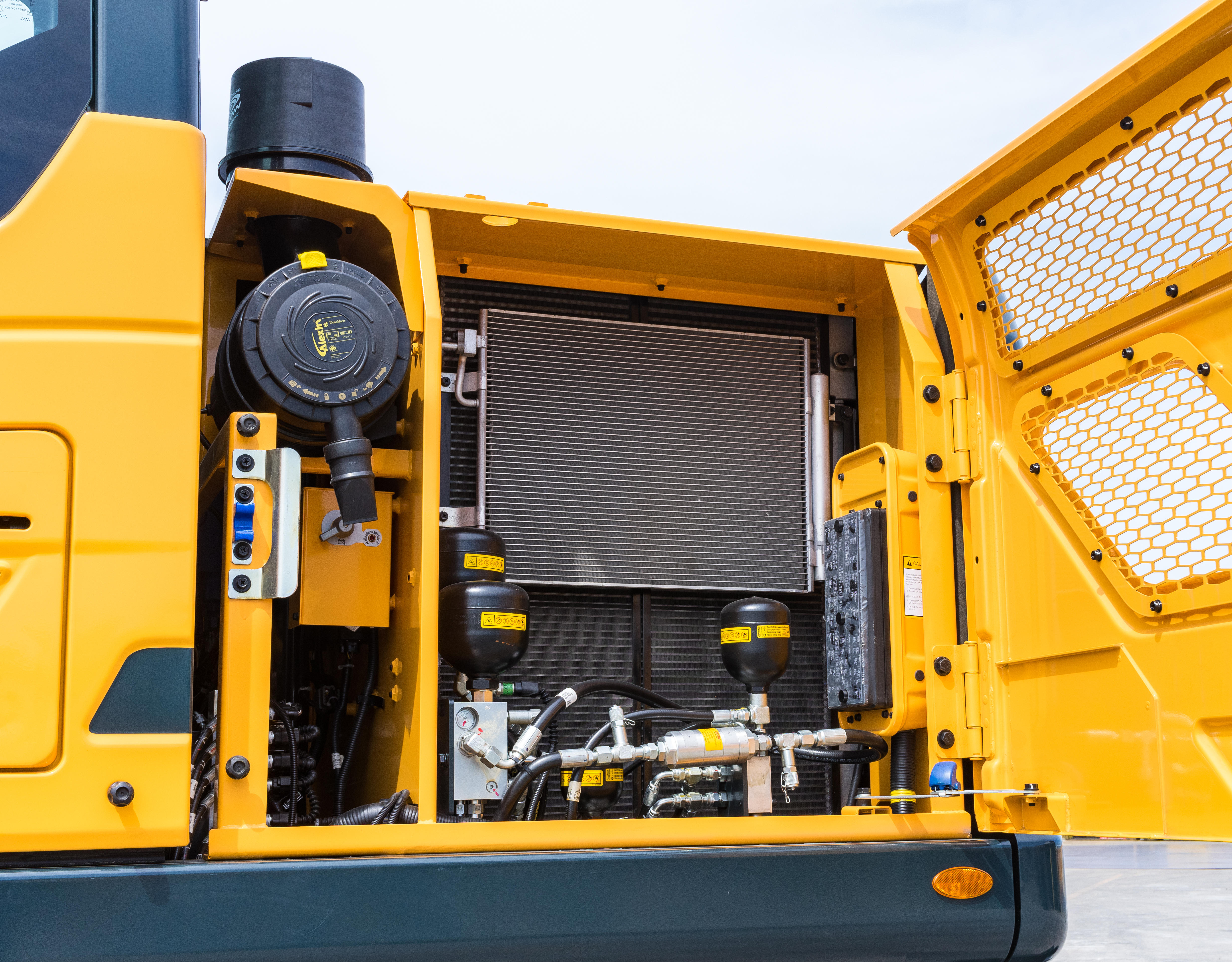 Radiator-easy access <br> Image source: Hyundai Construction Equipment Europe
