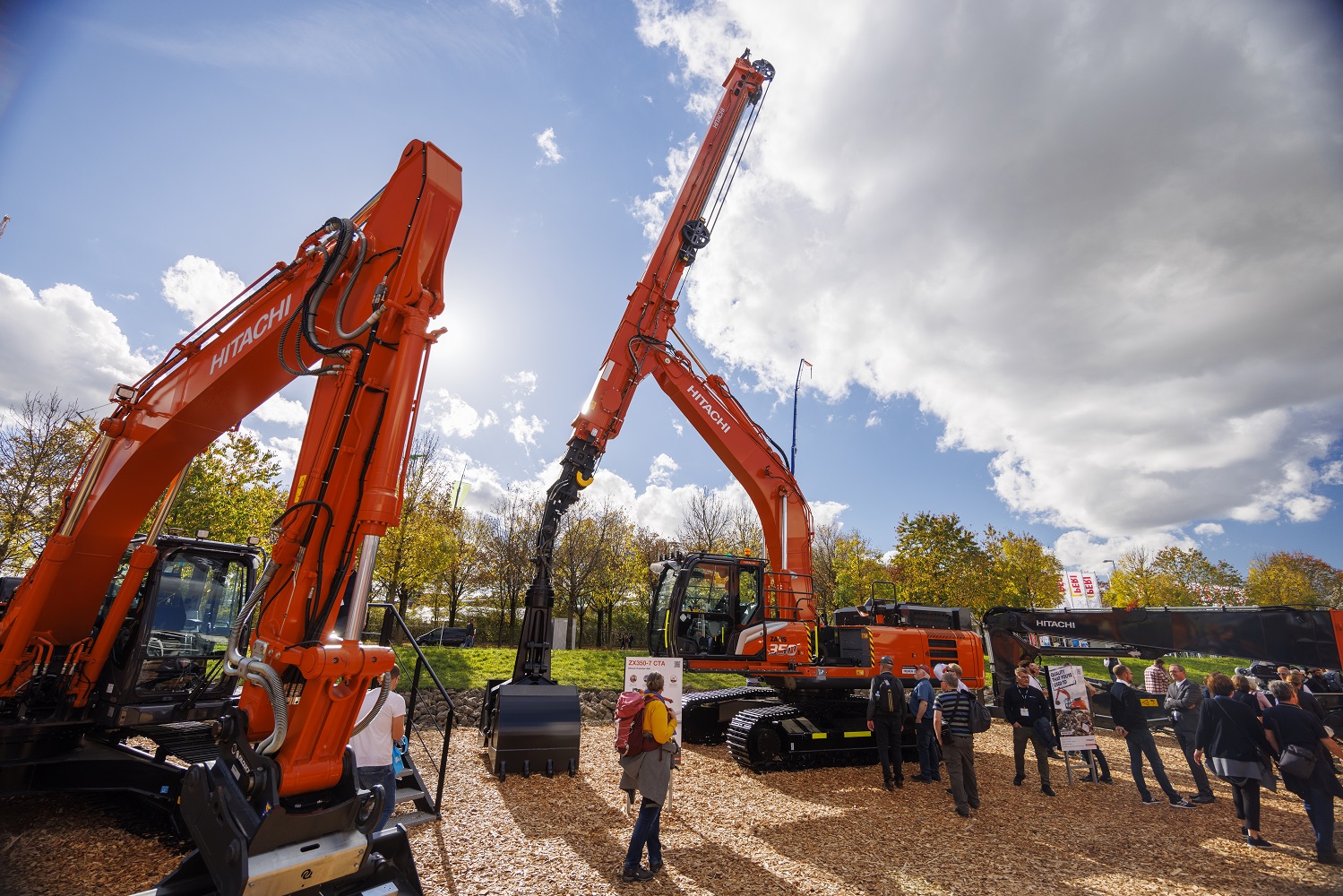 Hitachi ZX350LC-7 excavator with clamshell telescopic arm