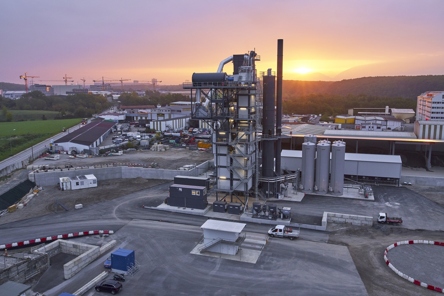 Asphalt production has begun at Switzerland’s first Recycling Priority Plant (RPP) with Benninghoven hot gas generator technology.