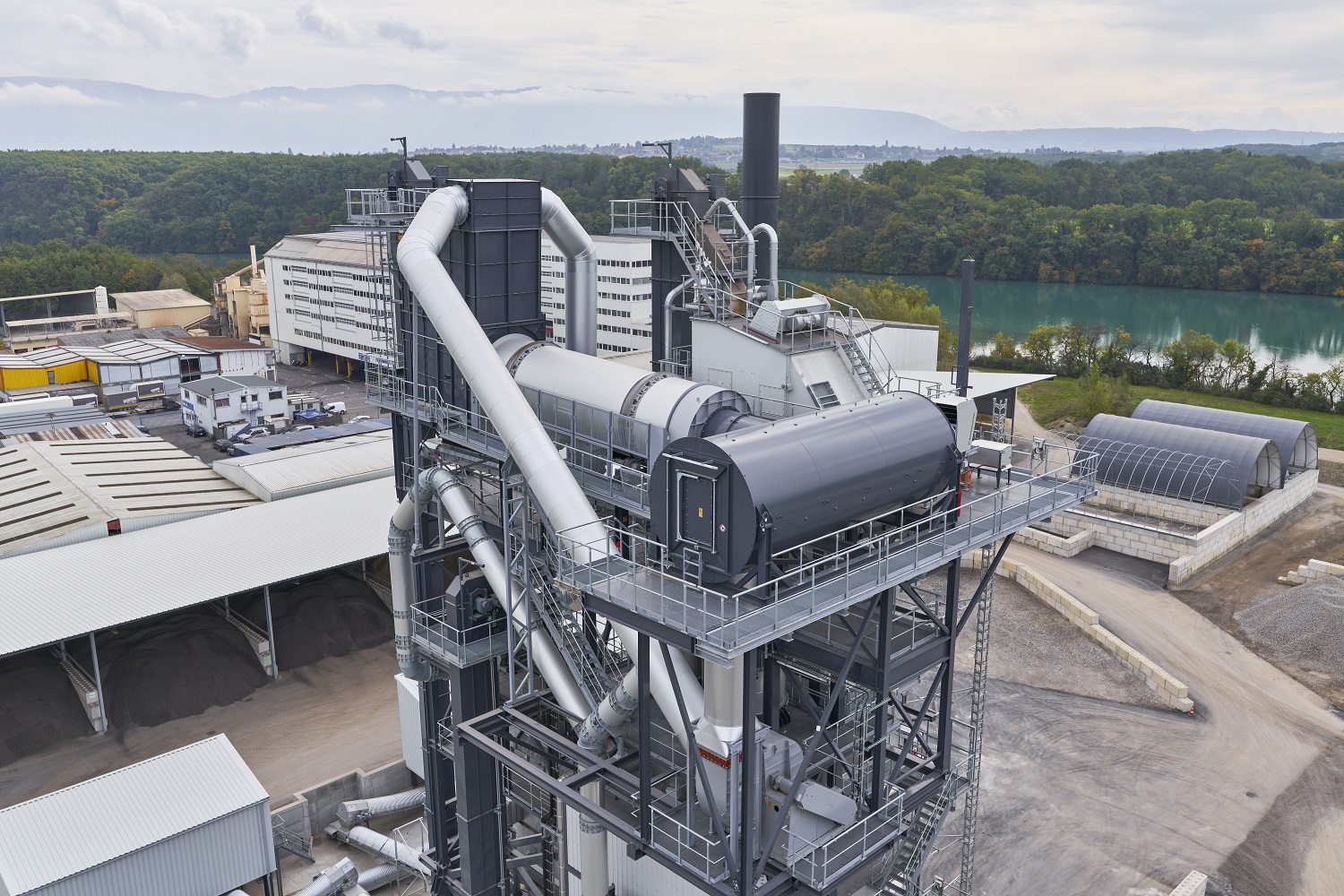 Hot gas generator technology from Benninghoven offers high RAP feed rates at every output level and for all batch volumes.