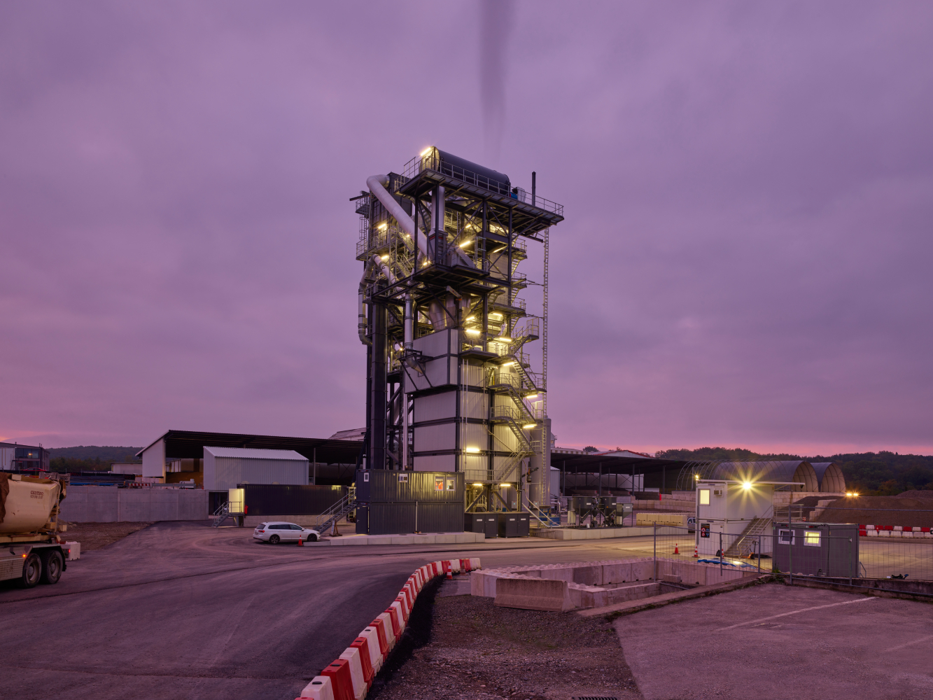The construction of the RPP 3000 Plus HG asphalt mixing plant from Benninghoven not far from Geneva was completed in only six months.