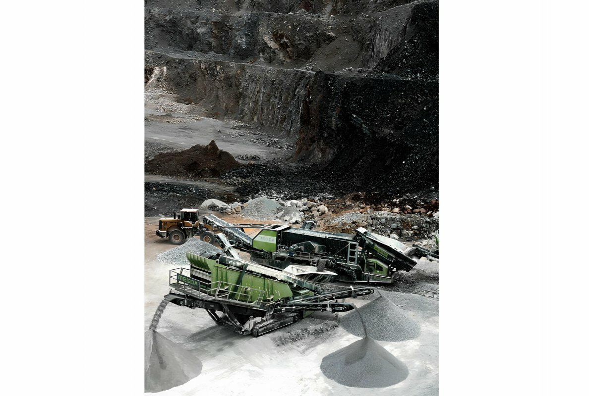 The all-electric plug-in screener S12 from MESDA: Powerful and energy-efficient solution for demanding applications in natural stone, mining and recycling.