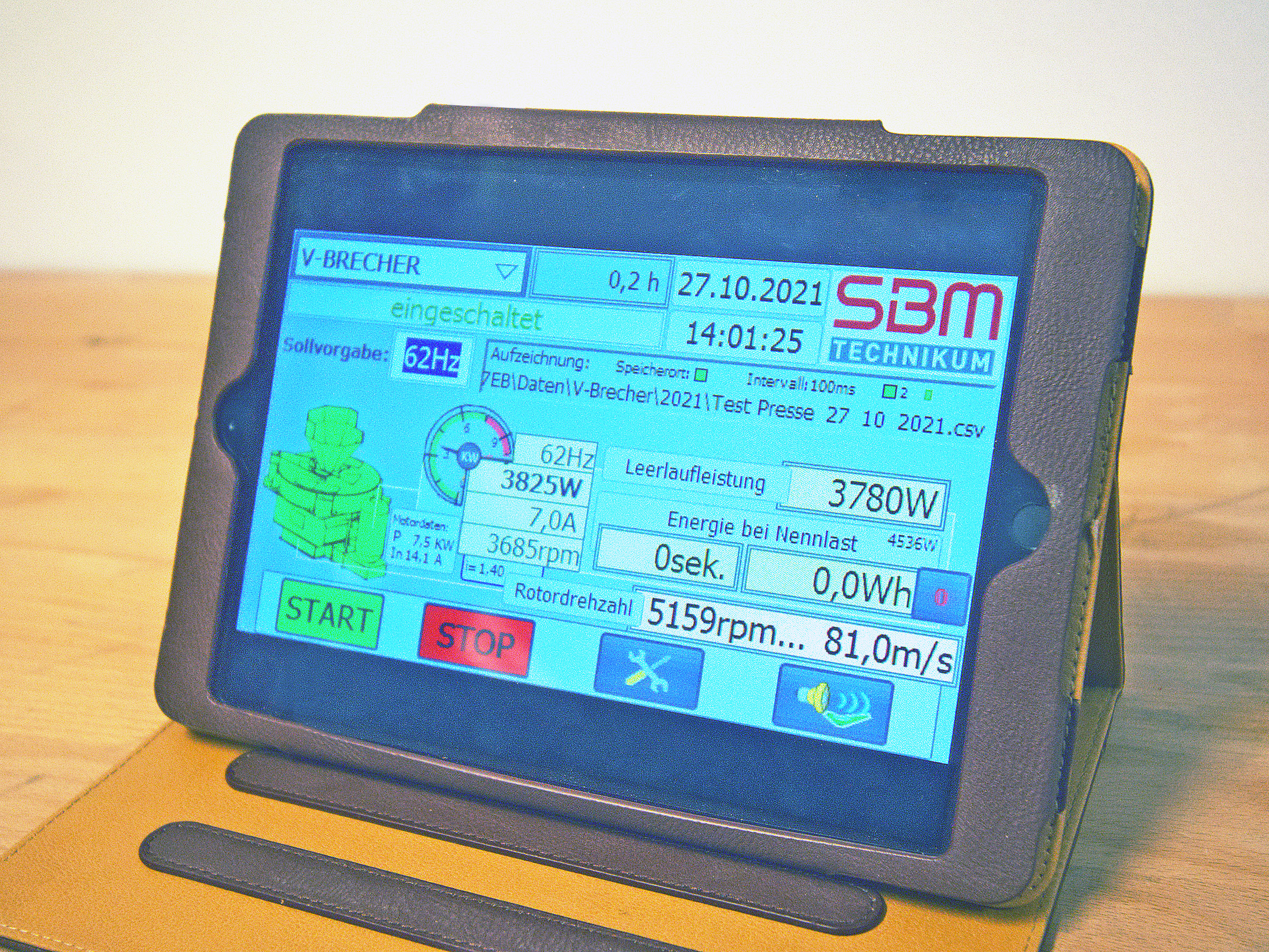During the crushing trials, all data of the laboratory crushers are recorded electronically.